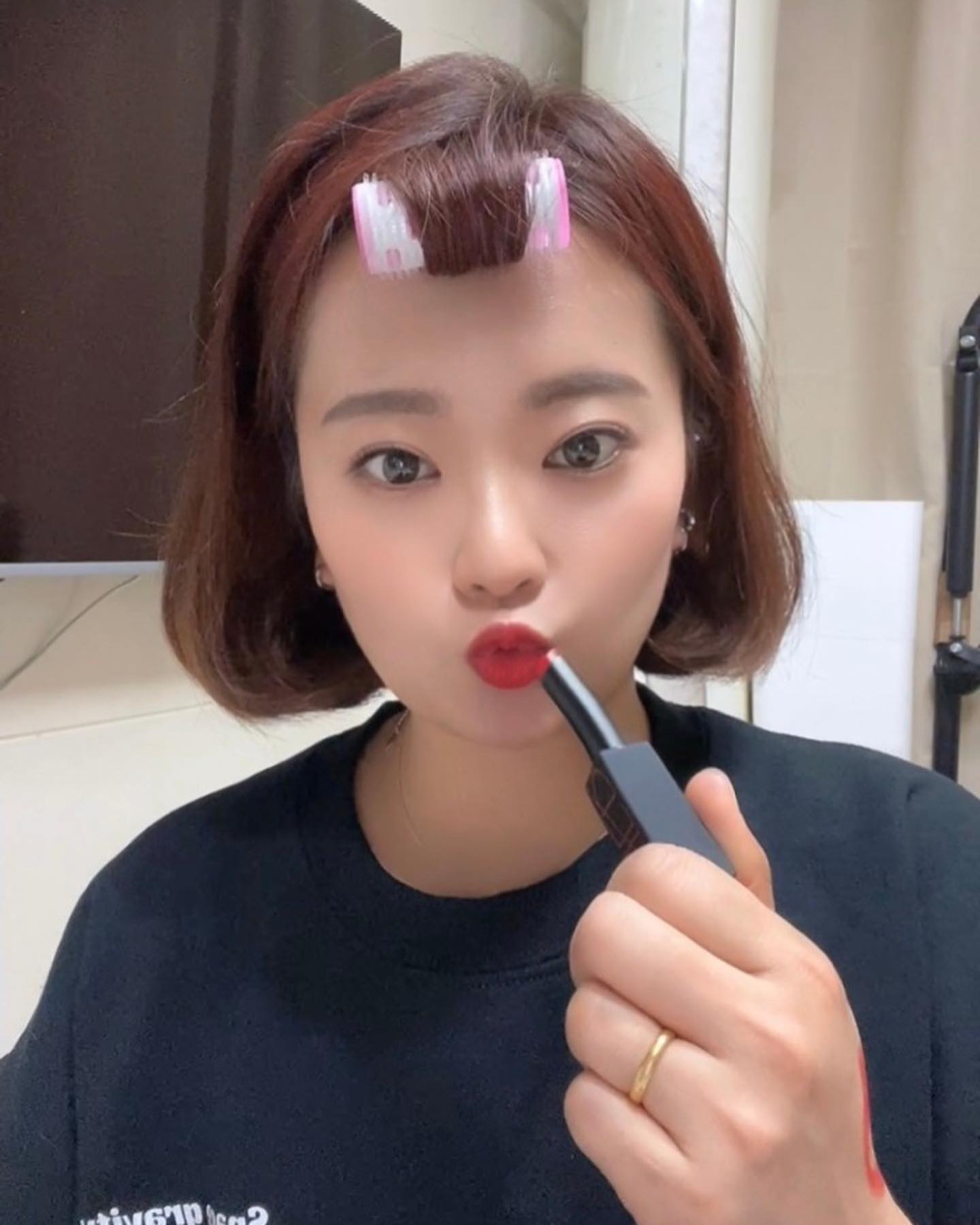𖤐협찬 받았어요𖤐

에르시 매트 피니쉬 립스틱 럽레드🌸🌸

https://bit.ly/3nYYrDF

모코블링 화장품이예요 ㅎㅎ!!
에르시 매트 피니쉬 립스틱 색깔 8가지 있고
매트한데 입술 각질도 안 일어나고 
자연스럽게 발라져요😆😆
데일리로 추천이예요❤️❤️