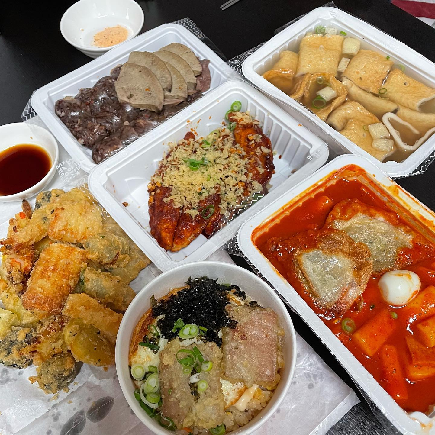 🔸죠스떡볶이🔸
지난 주말 배고파서 미친듯이 주문하고 남겼지..ㅋㅋㅋㅋㅋㅋㅋㅌㅌㅌㅌ
죠스 오랜만에 시켰는데 예전맛이 아닌거같은..뭔가 엄청 달달해져서 너무 별로였다는…죠스컵밥도..뭔가ㅠㅠ노맛..ㅠㅠㅠ실망실망
오뎅은 맛있었음ㅋㅋㅋ

#죠스떡볶이 #점심메뉴 #떡볶이 #먹방 #먹리뷰 #먹스타그램 #먹부림 #죠스노맛 #실망 #힝 #파주맛집 #리뷰 #개인적인취향 #맛스타그램 #맞팔환영 #선팔환영 #선팔하면맞팔가요 #맞팔해요