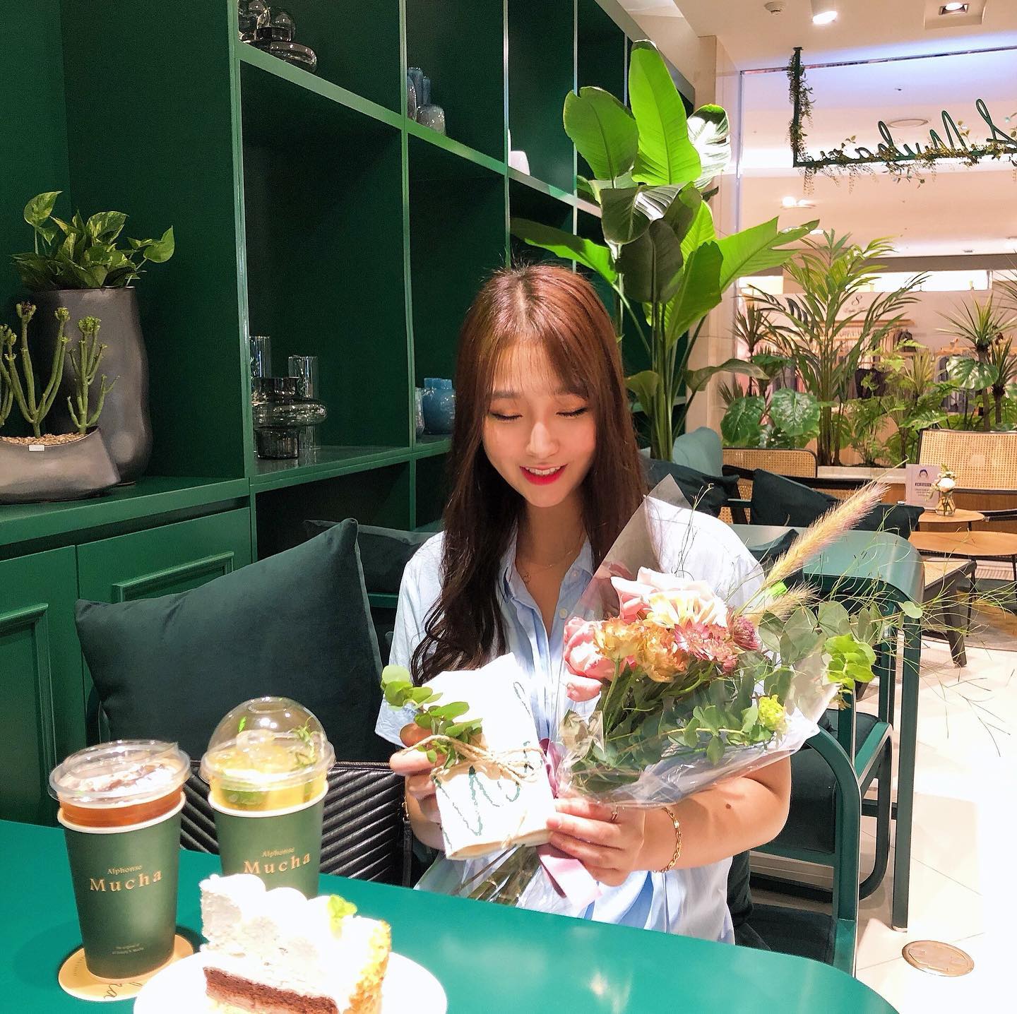 누가 나한테 20대되면 
시간이 2배로 빨리간다길래 비웃었는데…
그때 비웃지말껄…20배 빨리가
멈춰어🙊
