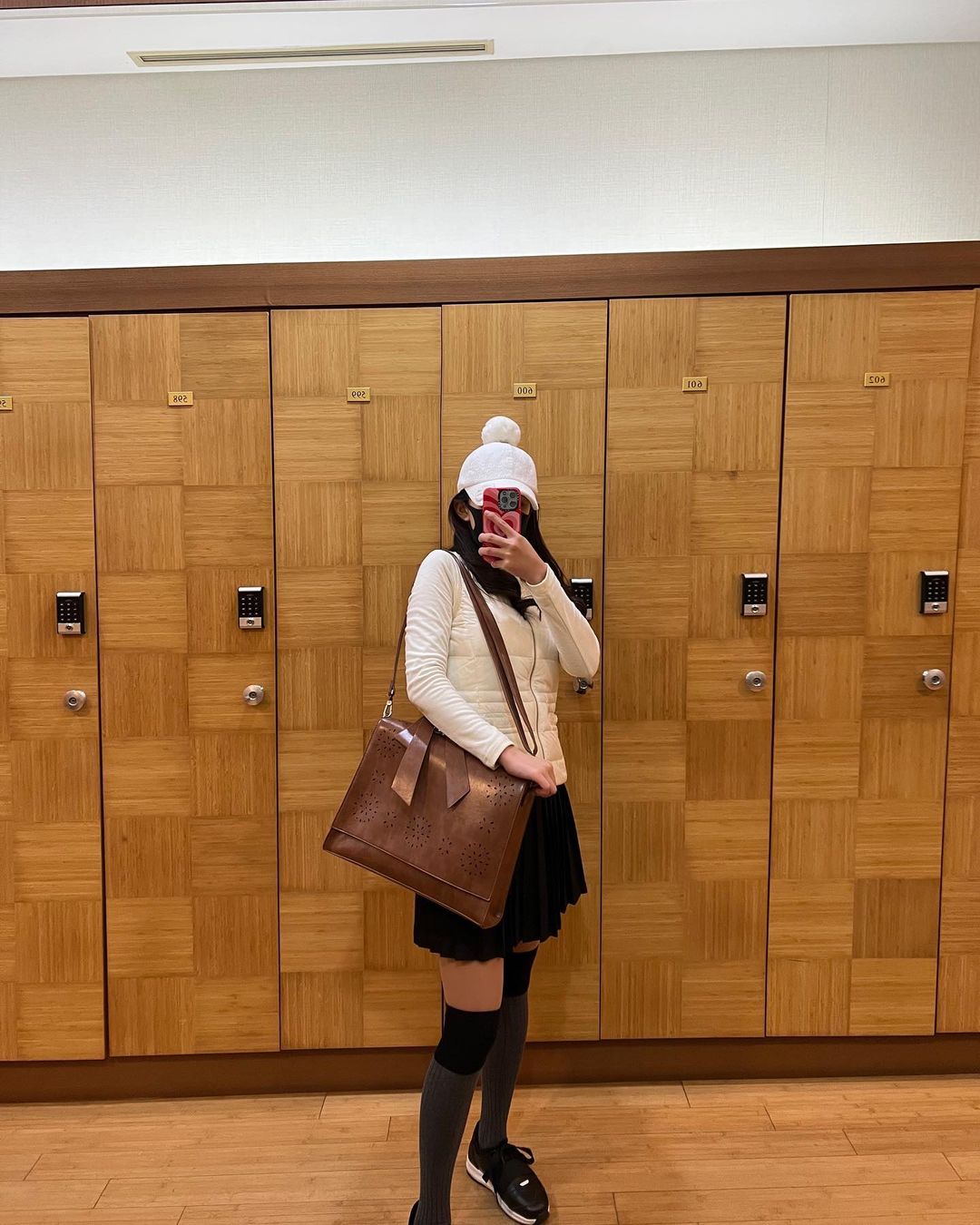 유주 🇰🇷 on Instagram: “#협찬 여성용 비건가죽 핸드백 💼 노트북 가방 브랜드 #에코수시 저처럼 노트북으로 업무 보시는분들 노트북가방 필수로 있으실텐데 노트북가방 디자인중 최고 독