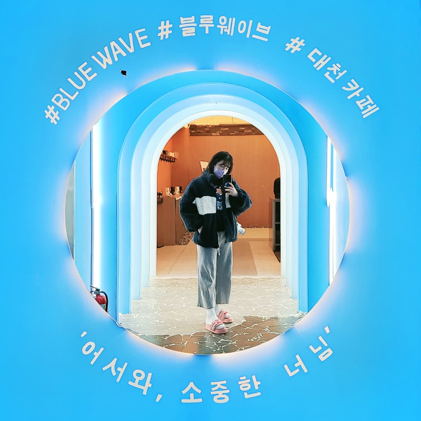 #협찬
포토존 넘치는 #블루웨이브
전국 #빵순이들모여라 🙋🏻‍♀️
이렇게 예쁜걸보니 #대천핫플 맞는듯
빵 종류도 다양하고 무엇보다 맛이최고 👍🏻 

다음 #대천여행 때도 꼭 들를예정!
자꾸보이는 #신상카페 투어 완전행복 ❤
포토존도 많아서 사진찍기 왕 바쁨!
 
요기가면 꼭 #시그니처메뉴 먹어야한다길래
#블루웨이브에이드 + #아이스크림라떼 🥤

밤에가서 루프탑은 패스!
다음엔 일찍가서 루프탑올라가야지 😙

#대천카페 #대천해수욕장맛집
#대천맛집 #보령맛집 #베이커리카페 
#대천가볼만한곳