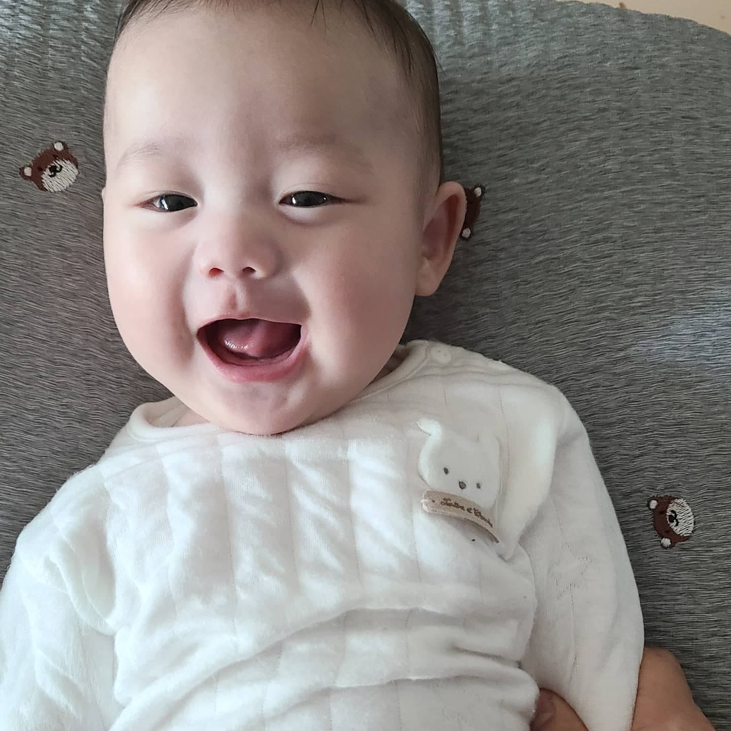 애놓고 나를 놓고싶지않아 아기계정도 따로 파놓고..어쩔수 없는 도치맘이 되어서...🤣🤗🤪

울 애기는 넘 순둥하고 하이텐션 긍정이로
잘 크고있어요~ 사진이 잘 나와 자랑 좀ㅋ

#아기스타그램#아들스타그램#흰소띠아기#흰소띠맘#흰소띠#아기#아들바보#아기사진#아들램#이신우#사랑해#♡
