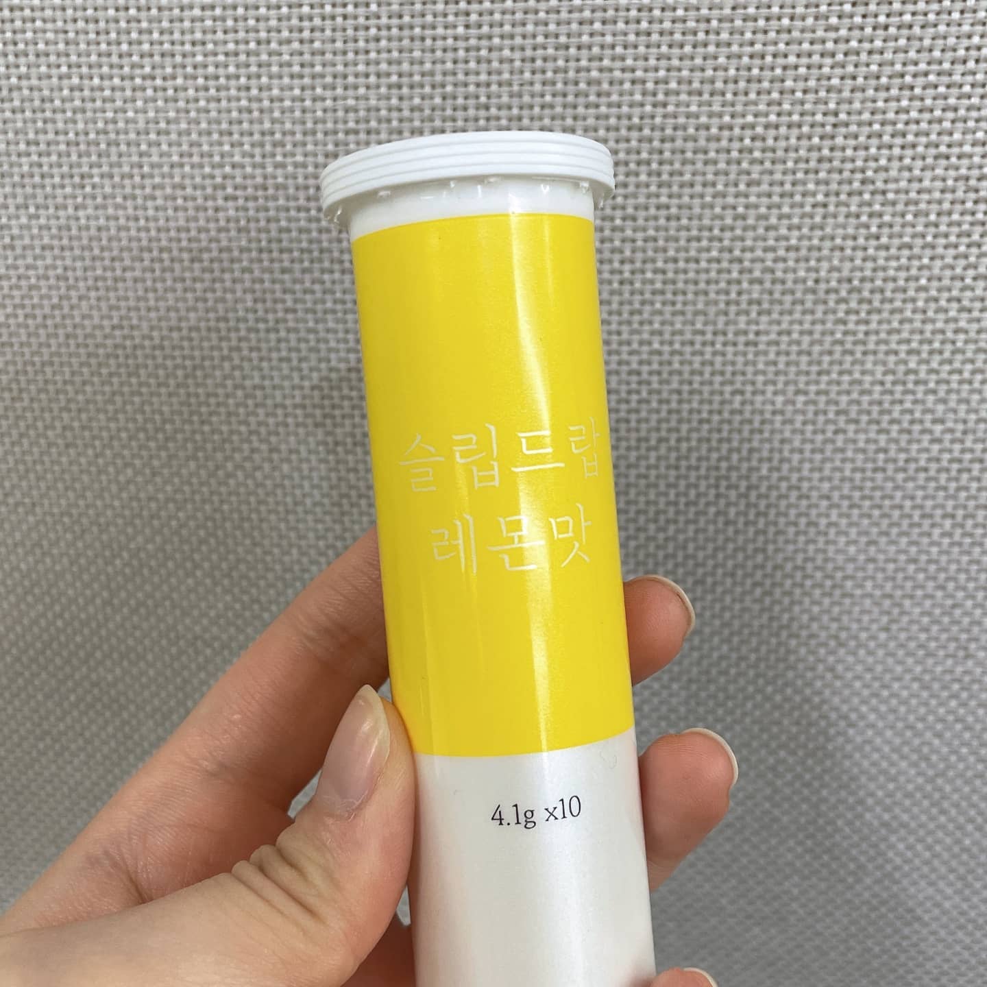 #할인구매 slim.drop #슬림드랍 #다이어트보조제
평소 다이어트 제품에 관심이 많았는데 약 말고 이렇게 물에 타먹는 제품이니 맛도 있어서 너무 좋아요!! ☺️ 식단이랑 병행해서 꼭 다이어트에 성공하려구여! 
슬림드랍 앞으로 애용할것같아요!!
#이지컷팅 #비타민보조제 #발포비타민 #체지방감소 #건강필수템 #가르시니아캄보지아 #지방합성억제 #식단관리 #유지어터식단 #다이어터