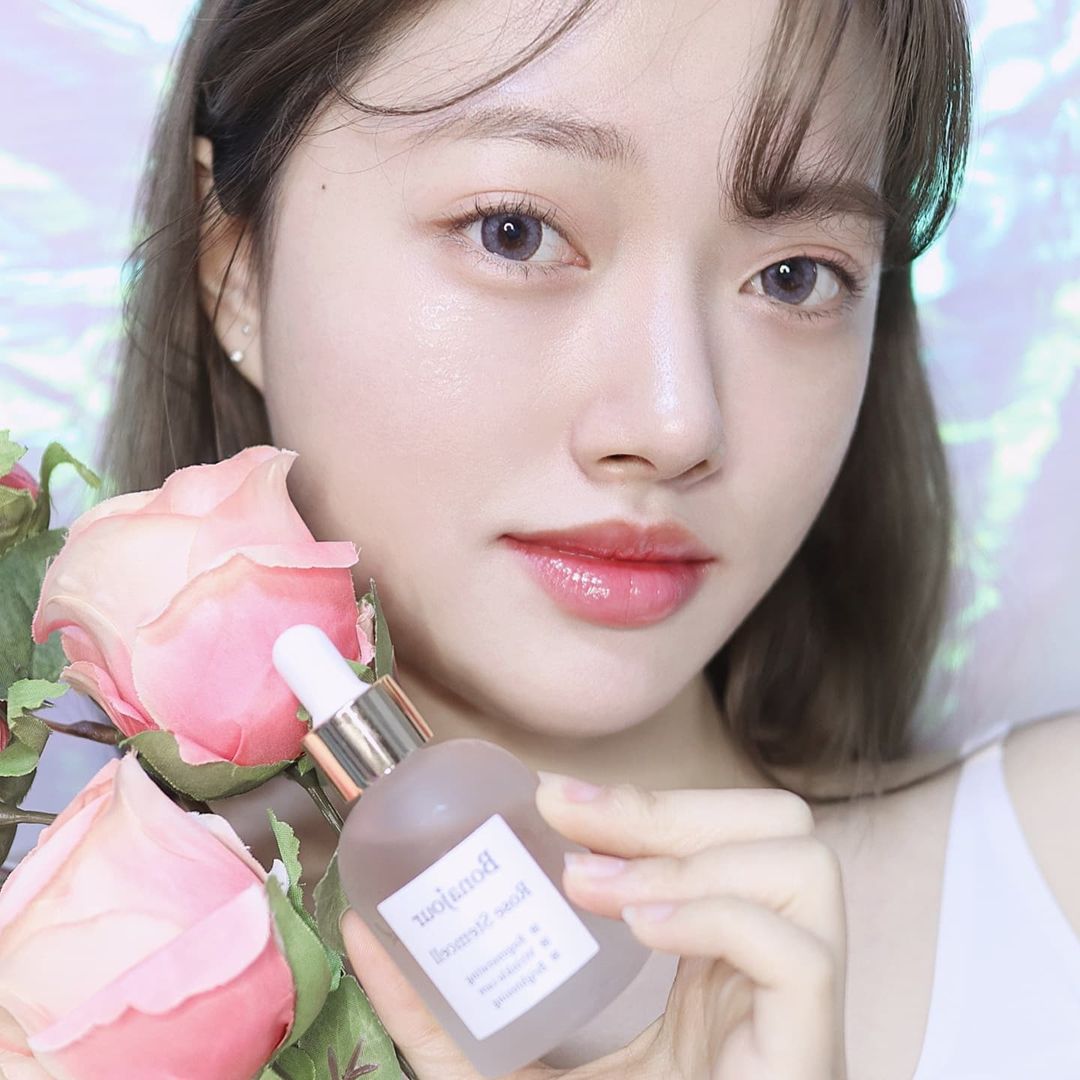 🔱호정🔱 on Instagram: “#협찬 피부 맑아지는 장미 추출물 가득🌹 믿고쓰는 비건 화장품 #보나쥬르 #로즈스템셀 진짜 장미를 86%이상(장미꽃수56%,장미줄기세포배양액30%)담아서 피부에 좋은