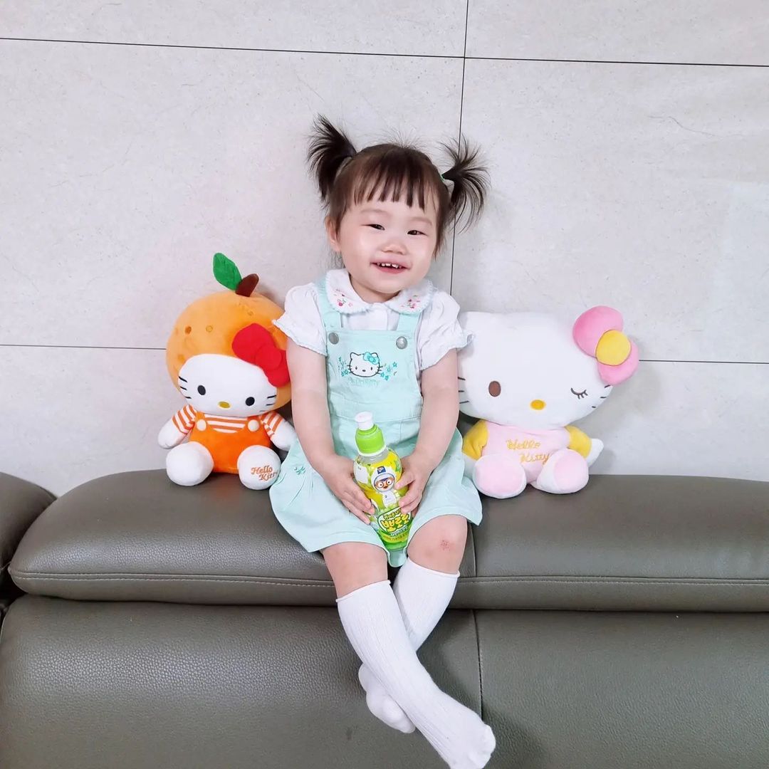 김다혜 on Instagram: “+615👋 우리 떠아가 제일로 좋아하는 뽀로로음료😋 샤인머스켓맛이 신제품으로 나왔다해서 가봤지요! 이벤트로 당첨되니 더더 기분좋은 떠아네💚 당첨기회로 여럿친