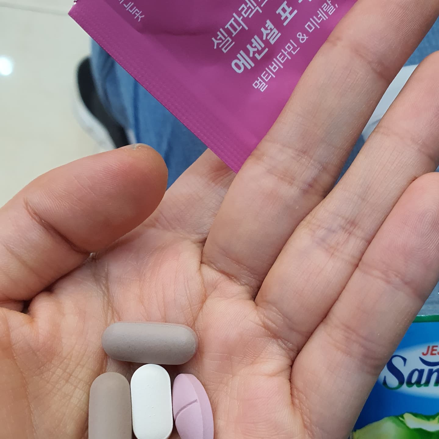 (D+2)백신맞기전에 찢었다, 셀파렉스 에센셜 포 우먼😍🥚💊💉

1. 백신맞으어가야해서 어제부터 잠설쳤는데... 오늘도 찢고 잘 맞고 왔당. 
2. 한포먹고 긴장감 낮추고!
3. 오늘두 팔에 한장, 스티커판에 한장  스터커 붙붙😀

selfrx_official
#셀파렉스 #셀파렉스 #완포비타민 #bemyself #에센셜포우먼(제공받은제품) #크으#오늘도_찢었다
