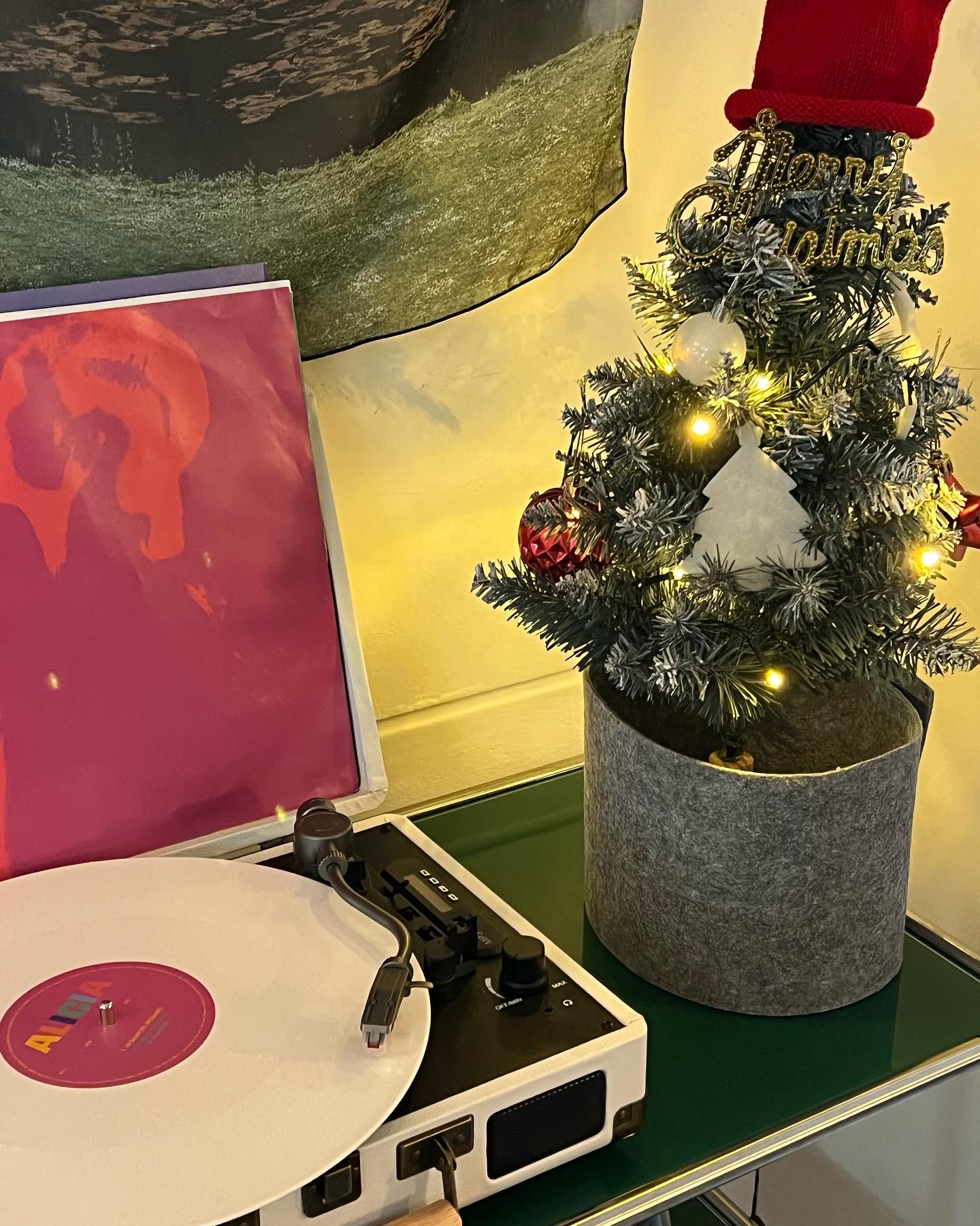 블로그랑 첫 피드 맞추기🎄☕️
.
.
.
.
.
미리멜크❤️💚