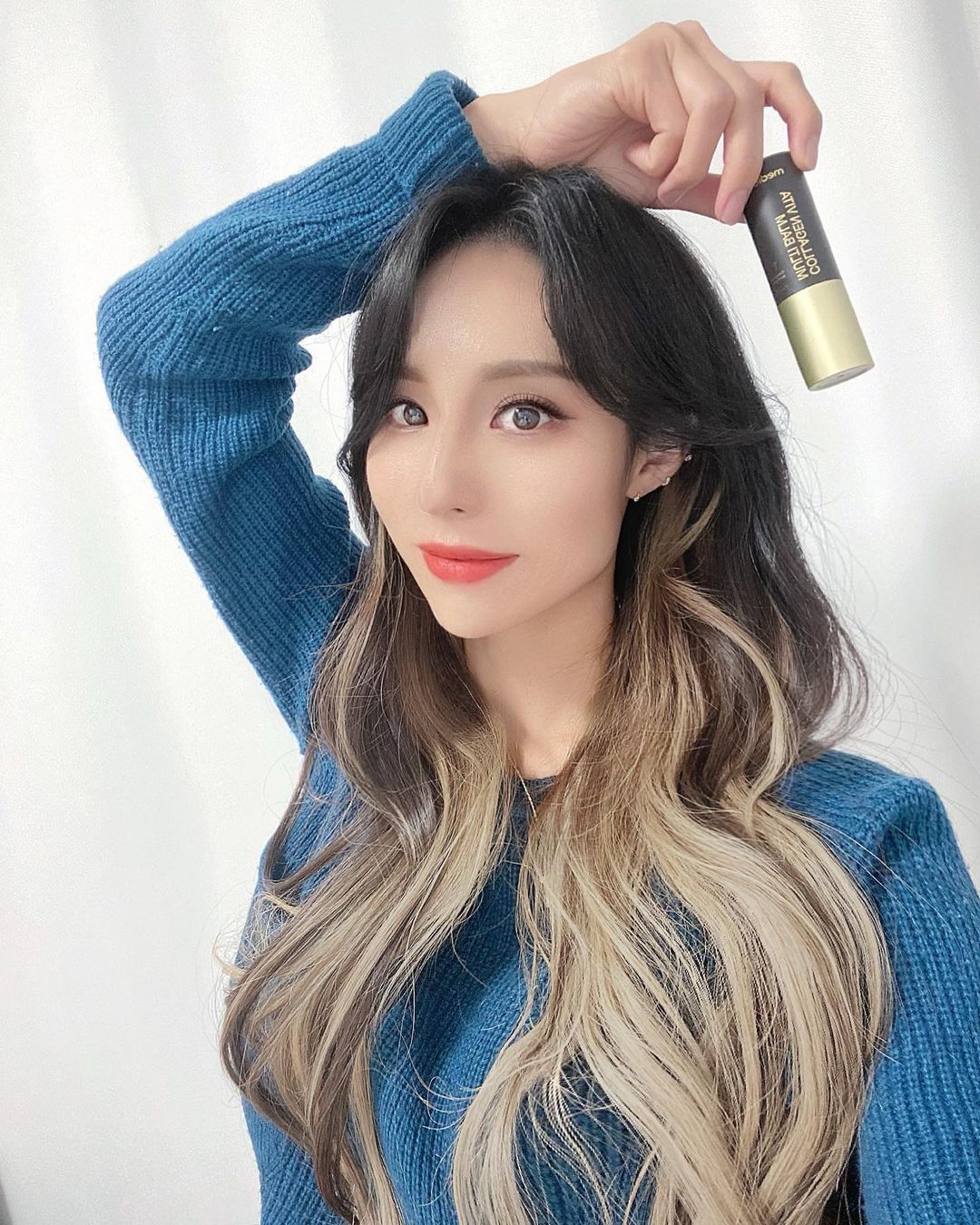좋은건 여리가 공유할게😏 on Instagram: “#협찬 멀티주름, 멀티스팟 한번에 해결 해 주는 동안스틱 [메디큐브] 딥 콜라겐 비타 멀티밤🤎✨ 기미/잡티/주름 그림자로 칙칙해진 피부 위주를 관