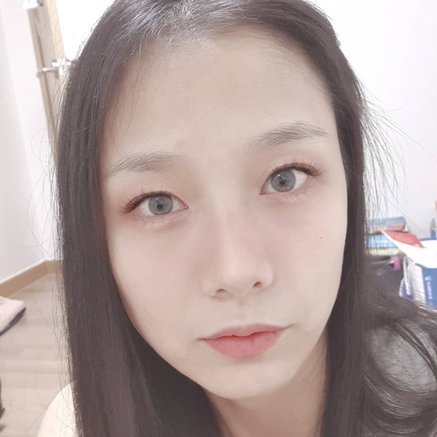 #어플의힘
와우 맨얼굴에 막찍어도 이렇게 나오는거면
의느님 안만나도 되겠음 ㅋㅋ
#어플의힘 #애기엄마 낮잠시간 신났음