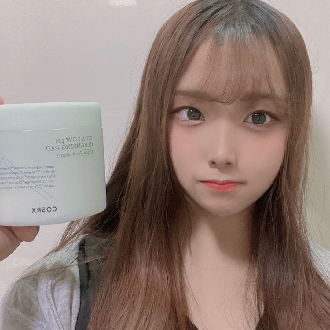 🎀💖💖💖🎀 on Instagram: “얼굴에 붙이고 찍으려고 했는데 너무 커서 실패 패드가 진짜 크고 간편하고 볼에 잠깐 올려 놓았는데 화장 지워져서 당황 진짜 잘 지워져요❣️이제 클렌징도co