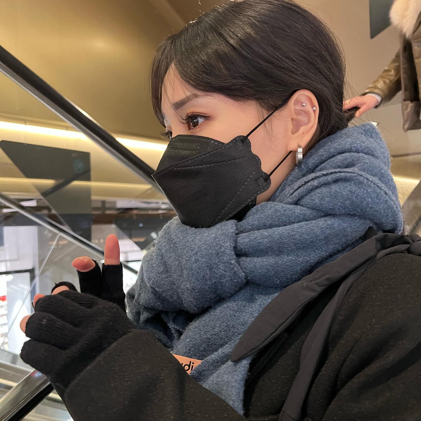 하주연 트레이드마크 속눈썹쓰 바짝