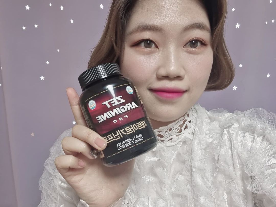 송 on Instagram: “#협찬 아미노산은 헬스하는 사람 꼭 먹는걸 봤어요😶 저도 8개월가까이 다닌 헬린이라서 당연관심이 많이갔었습니당ㅎㅎ 아미노산은 먹는 음식으로는 섭취할 수없다고 들