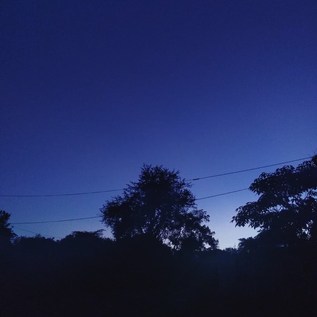 Si en mis ojos tengo luz es porque tengo luz en mi piel☄️✨