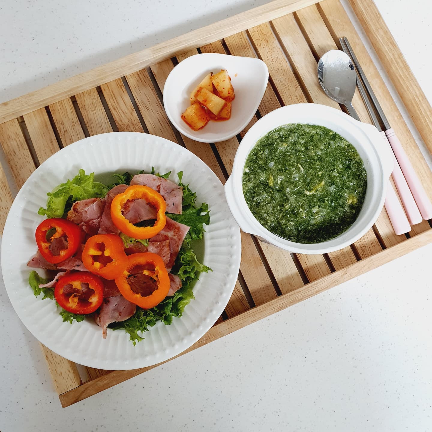 오늘아침!🥘

따뜻한 매생이죽🫕과 
베이컨 샐러드🥗

겨울방학이라 삼시세끼 주방에서 사투중!!!

#겨울방학#아이메뉴#겨울식단#방학식단#엄마밥#집밥#매생이죽#베이컨샐러드#폭풍성장기#엄청먹네#또모해주지#뒤돌아서면배고프데#엄마스타그램#딸스타그램#맛스타#소통#맞팔