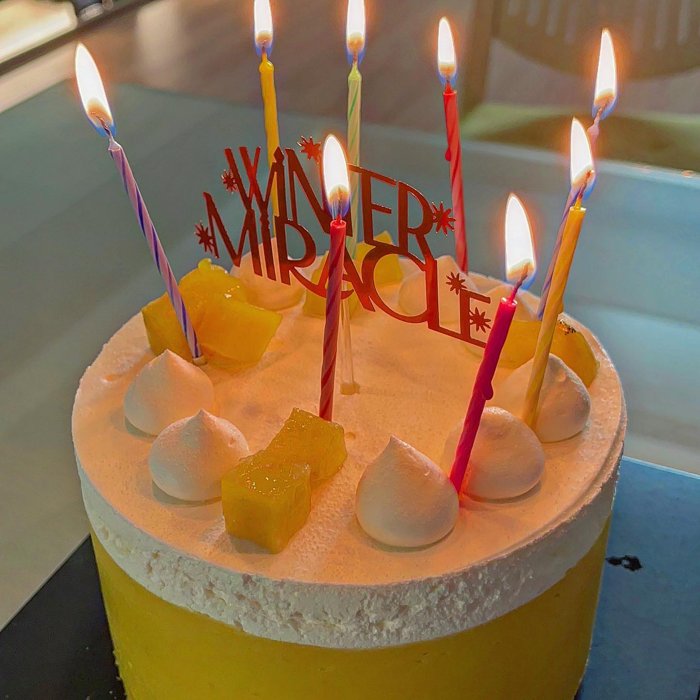 📌 #투썸플레이스 #고구마밀크생크림케이크 

💘 달지 않고 꾸덕감 오지는 투썸 고구마케이크🍰‼️

저 이거 왜 이제야 먹었을까요?... 미쳤다 🙊 앞으로 제 투썸 최애 케이크는 레드벨벳에서 고구마밀크생크림케이크로 바꼈습니다❤️ 

특히 이 케이크는 가족들이랑 먹기 좋은 것 같아요. 할머니, 할아버지랑 같이 먹었는데 달지 않고 맛있다고 온 가족들이 잘 사왔다고 칭찬해줬어요ㅎㅎ 뿌듯 🥰 

💸 홀케이크 32,000원 

🔥 4/5. 

#헝그리_케이크 #헝그리_카페