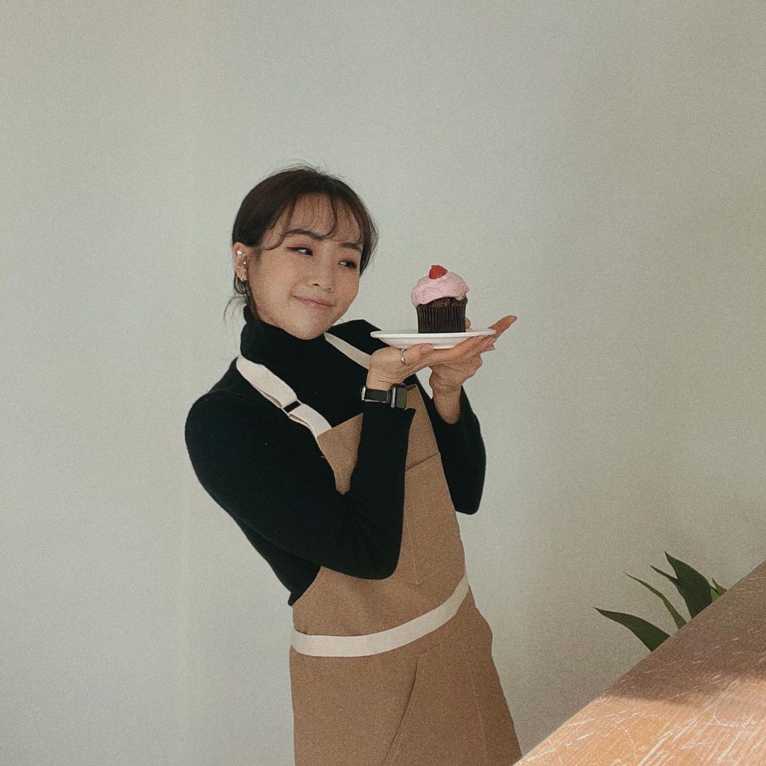  “#광고 이것저것 작업할때 쓰던 앞치마를 너무 오래 써서 새걸루 겟💛 븟 앞치마는 특히 발수기능 있어서 더더더다 좋아요 좋아 큐큐 수납두 넉넉하구 강추강추 👍🏻 #븟#BEUT#앞치마#앞치마추천#기능성앞치마#앞치마후기 #예쁜앞치마…”