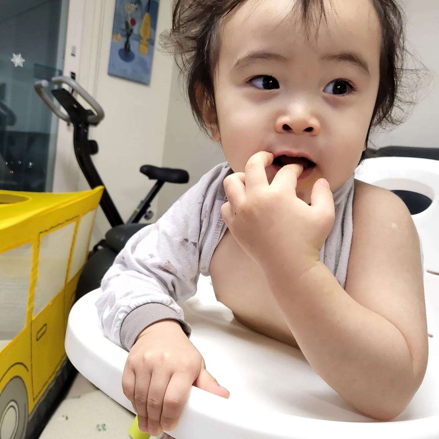 앜ㅋㅋㅋㅋ 다율아!😆😆😆
.
.
상의 벗는 방법 가르쳐 주지 않았는데 ;;
왜 때문에 그러고 있닝 ㅋㅋㅋㅋ
아직 겨울인뎅 ㅋㅋ
.
늦게 배운 도둑질에 날 새는 줄 모른다더니
#2pm 늦덕 엄마 눈엔
너를 짐승돌?로 키워야 하는지?
이런 생각이 드네?? ㅋㅋㅋㅋㅋ😝😝
갑분#2PM ㅋㅋㅋㅋㅋㅋㅋㅋㅋㅋㅋ
#준호 집 언제 갈 수 있나요? ㅋㅋㅋㅋㅋ
막이럼 ㅎㅎ
.
현실은 낮잠에 붕뜬 머리.. 야생돌?! 이구나 ㅋㅋㅋㅋㅋㅋㅋ
2PM 팬분들 양해를 구합니다~ 😂😂
.
.
카메라 찍지 말라며 밀어내서 
사진 흔들림  ㅋㅋㅋ