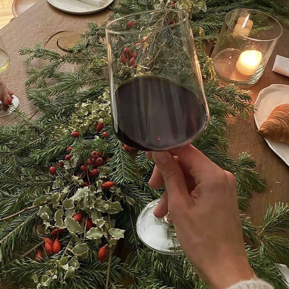 엄마사람⚘ on Instagram: “🍷🍾🍷🍾 . 원래 #와알못 이였는데 집 근처 #와인샵 생기고나서 홀짝홀짝 사다 먹다보니 주종이 바꼈.... 와인맛을 알아버렸....🙈 오늘도 그냥 지나가던 길인데
