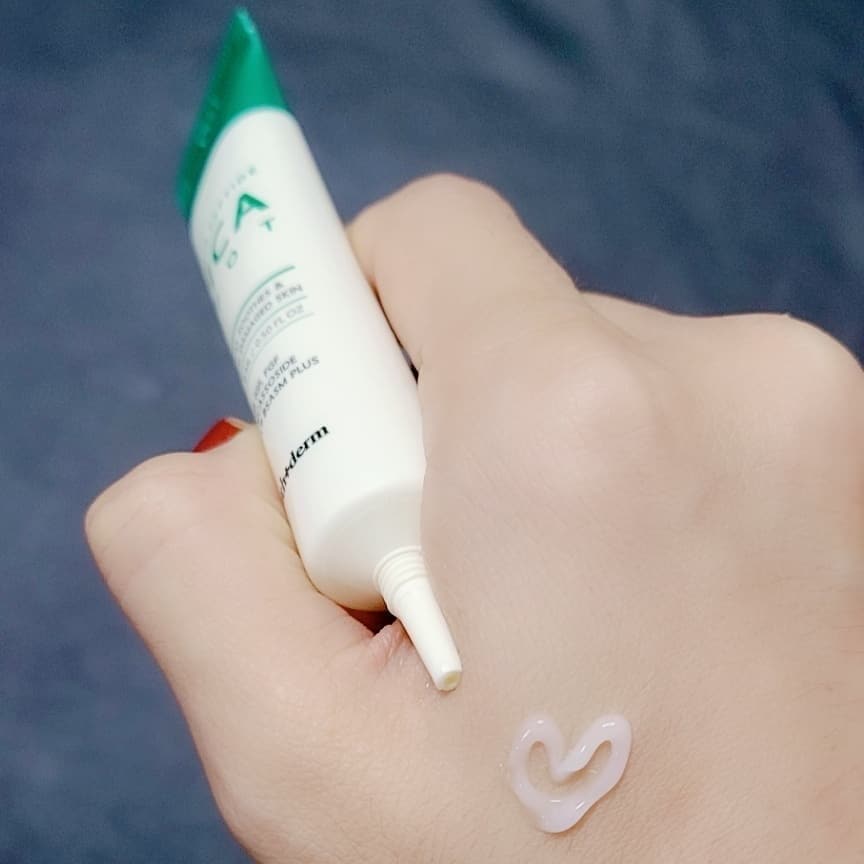엉펀스 on Instagram: “#할인구매 @withderm_cosmetics #위드덤 #재생크림 트러블부위에 극소량 바르고 톡톡! 항염효과도 잇다고해서 좋음 끈적이지않음 바르면 살짝 따가움 #egf크림 #피부과화장품 #