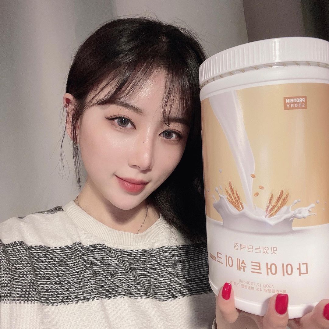 🌸황블리🌸 on Instagram: “#협찬 요즘 운동 후 밥 안먹고 이거 먹기! 딸기맛 바나나맛 초코맛 커피 고구마 등등 12가지 맛이나 있는데 나는 좀 든든한 느낌으로 먹고싶어서 허니