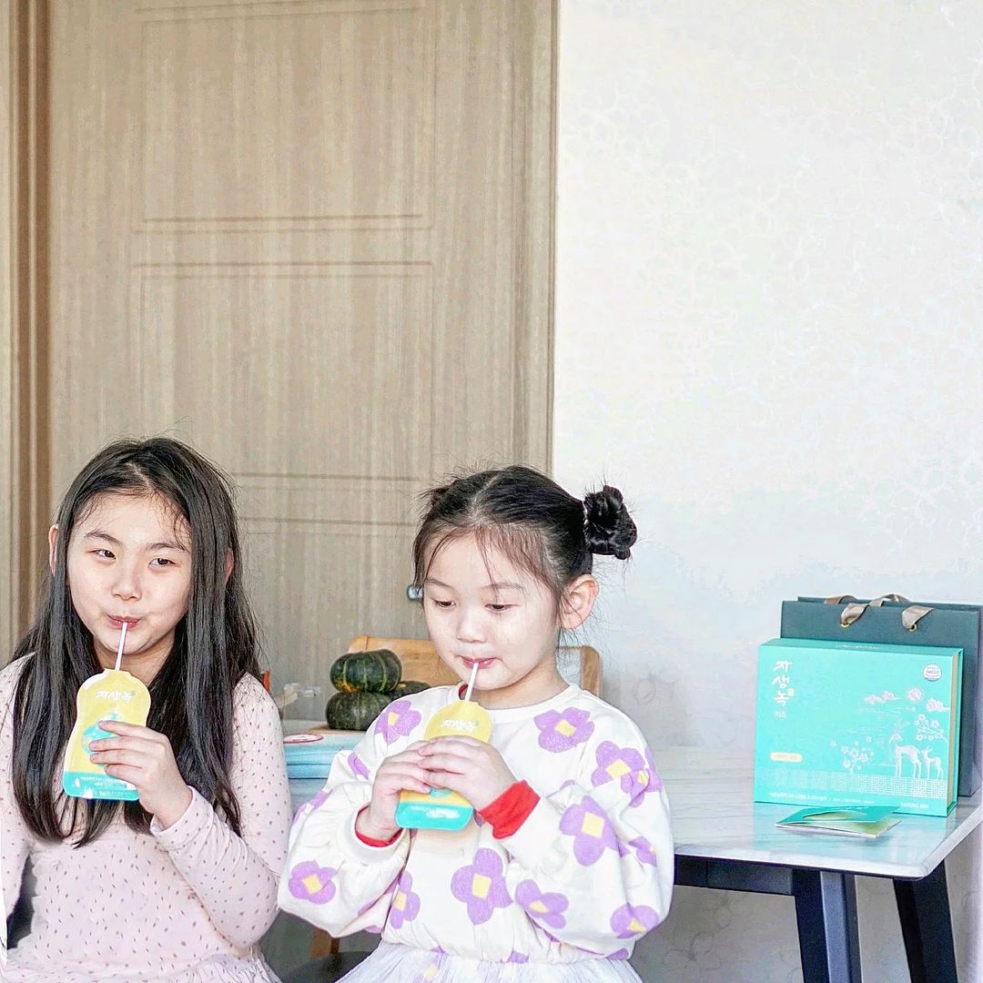 꽃자매애미쿡 on Instagram: “#광고 #제품협찬 ⠀ 편식도 심하고 또래보다 키도 작은 우리 둘째.. 언니의 반만큼만 머어도 좋으련만.. 요즘 면역력도 걱정되어 우리 부부가 먹고있는 자생녹키