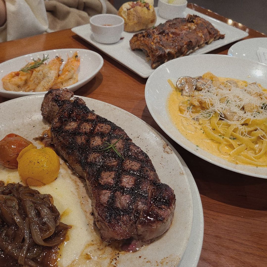 28 Likes, 0 Comments - @ah_dami on Instagram: “2 0 2 1 1 2 2 7 🍴 ᴏᴜᴛʙᴀᴄᴋ sᴛᴇᴀᴋ ʜᴏᴜsᴇ”