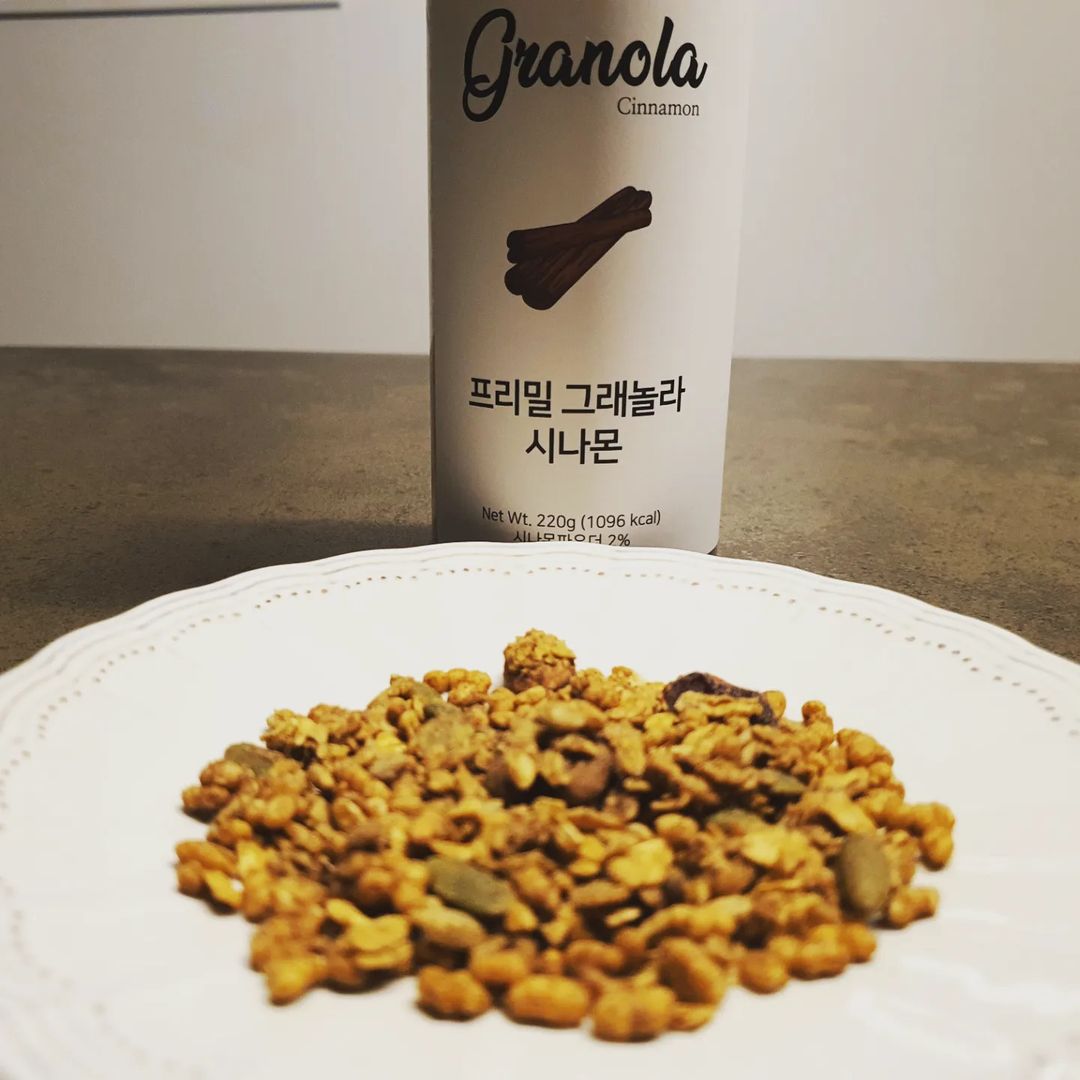 kkikkoa on Instagram: “프리밀 그래놀라 시나몬 제가 먹은 프리밀 그래놀라는 대량생산 방식이 아닌 수제로 3번 이상 직접 정성스럽게 구운 바삭한 수제 그래놀라제품이에요 ! 질 좋은 캐나다산