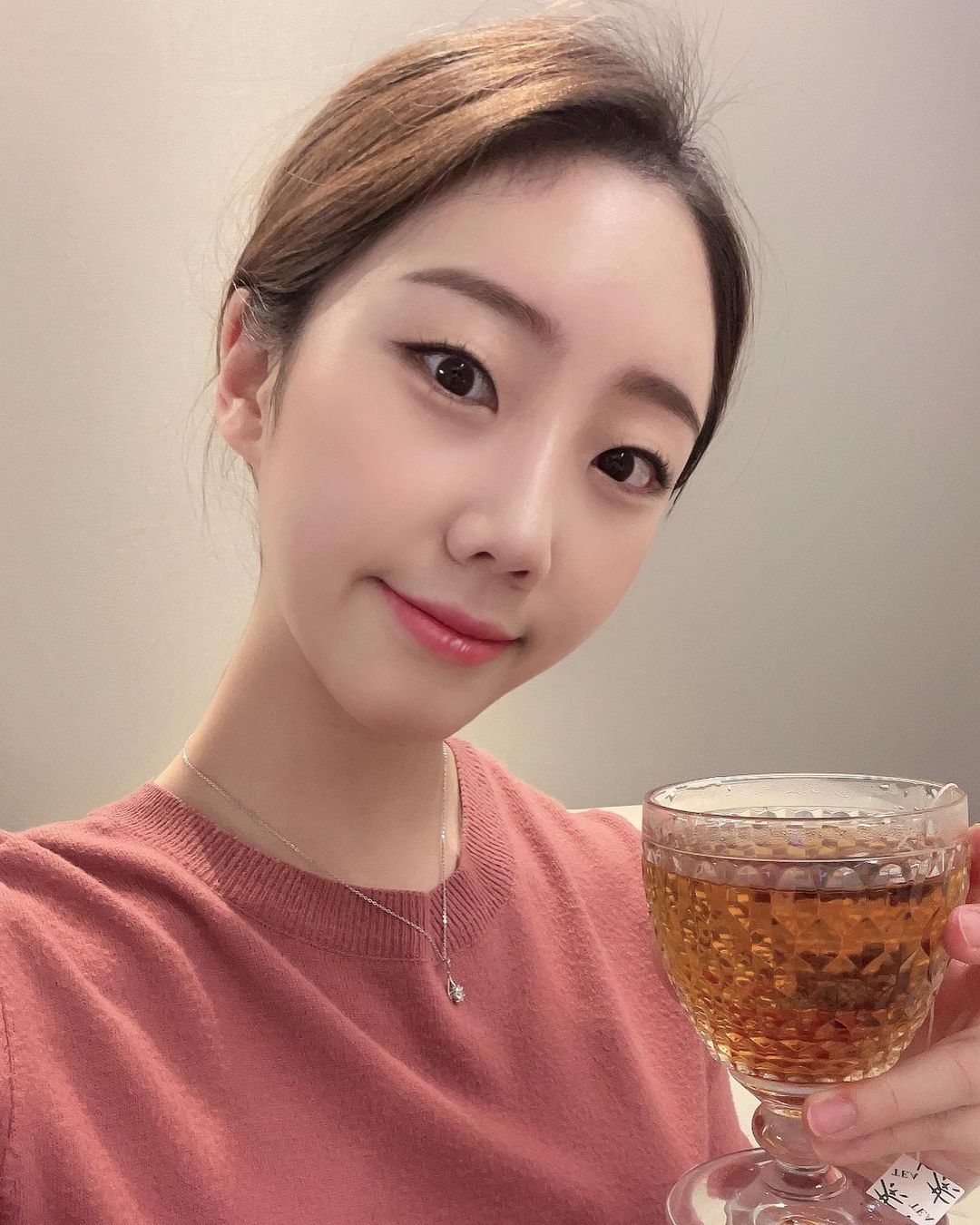 ᴋᴏʀᴇᴀɴ ᴅᴀɴᴄᴇʀ 28 on Instagram: “붓기를 달고 사는 저에게는 "리셋호박차"라는 네임명만 들어도 나트륨 가득한 음식 먹었던 날들이 리셋될 것 같은 느낌🎃 리셋호박차는 한 파우치