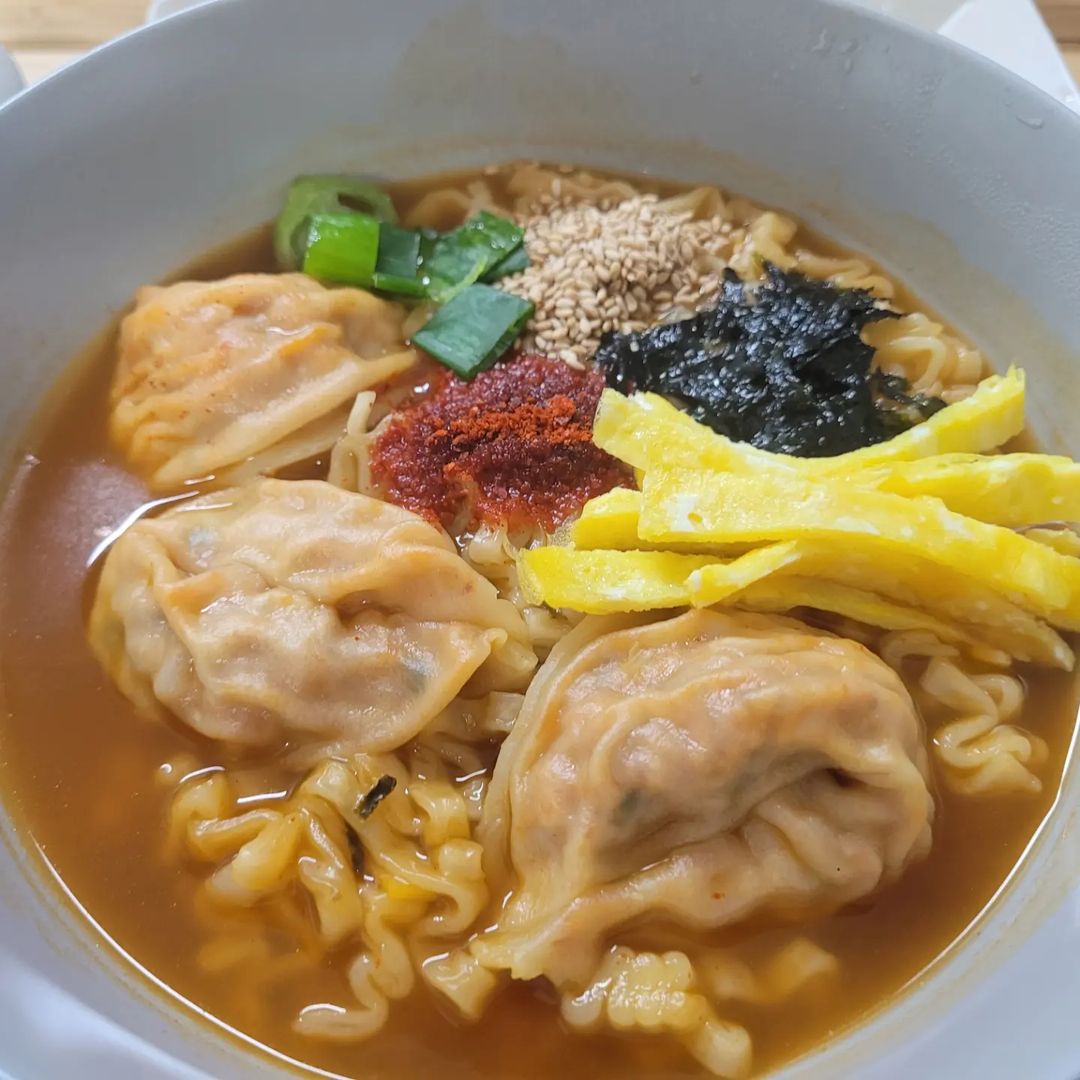 37 Likes, 2 Comments - @noyomi8 on Instagram: “#협찬 <엄선에서 시식한 삼양손칼국수 후기> -#삼양 #손칼국수 로 저녁 해결 🥰 추운날 뜨끈한 칼국수가 종종 생각나는데요~ 저는 대학시절 원주 중앙시장에서 먹었던…”