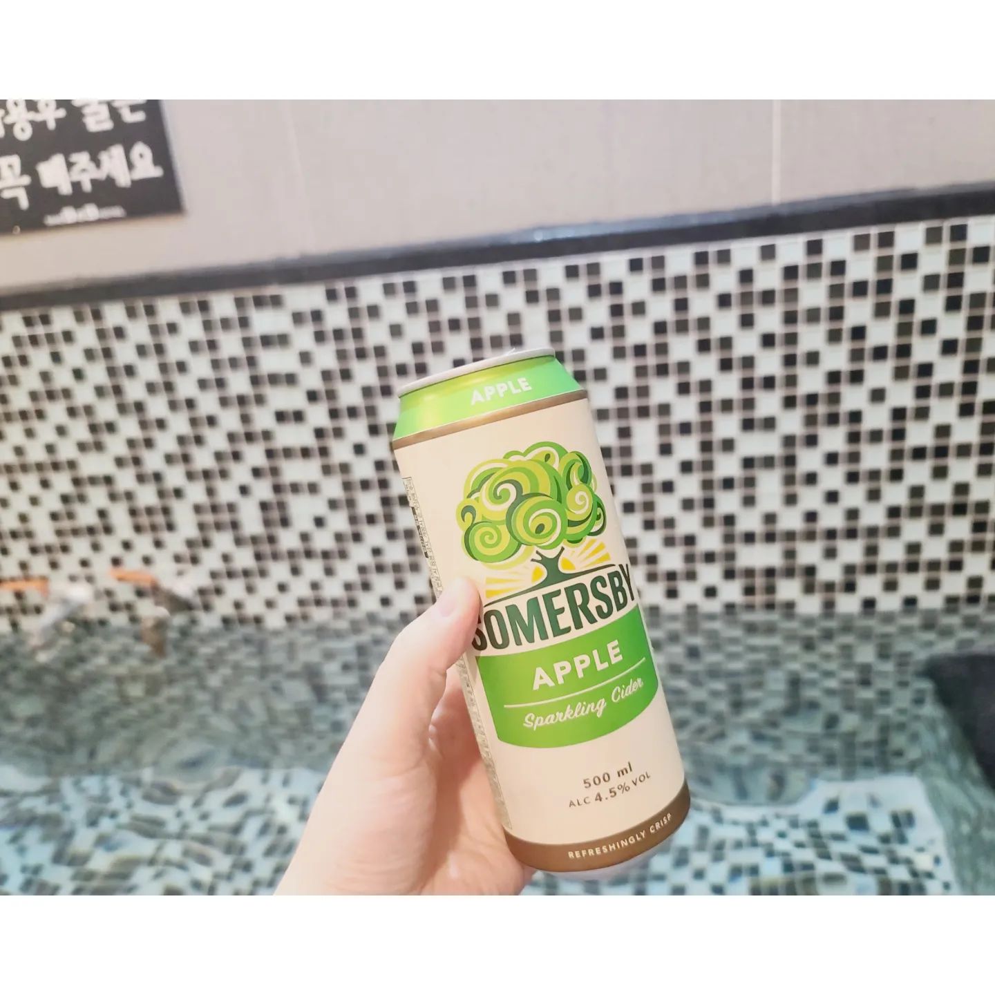 #일상
코로나터지고 그렇게 자주가던 온천도 못가고..
고민고민 끝에 온천호텔....😊😊

주변에서 추천 받은 맥쥬와 함께❤

#온천하면서 #맥주한잔 #꿀맛👍