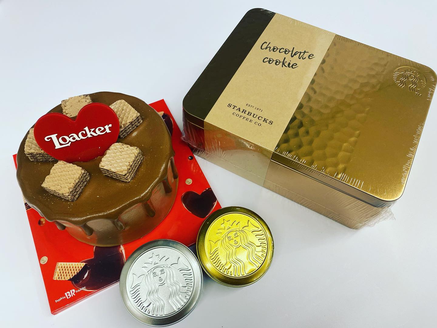 #발렌타인데이 #발렌타인데이초콜릿 #베스킨라빈스로아커 #스벅초콜릿 #스벅초콜릿쿠키 
.
하남갔을때 고디바 사온다는걸🤦🏻‍♀️
급 베라, 스벅 댕겨옴
.
데이란 데이는 생략하려고 하였으나
그래도~ 느낌은 줘야지🥰
.
👦🏻💙🧒🏻
.
#베스킨라빈스 #스타벅스