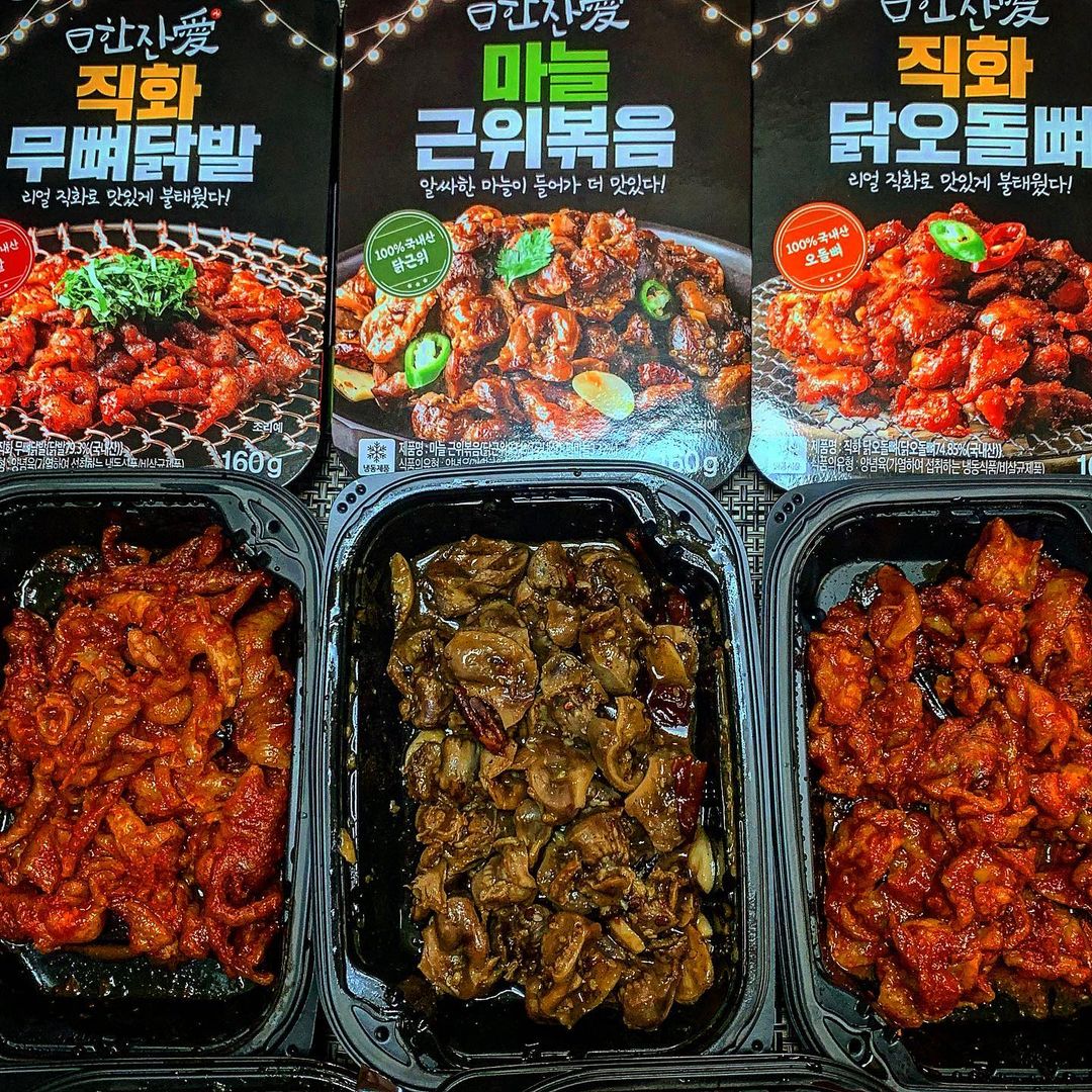 🍑둥둥 Food 🍑 on Instagram: “협찬| 야식으로 #한잔애 안주들 먹었다가 술 몇 병 비울 수 있으니 조심하세요. 전부다 불향 가득 입에서 넘쳐납니다,, 닭발, 근위볶음, 닭오돌뼈, 닭목살구이,