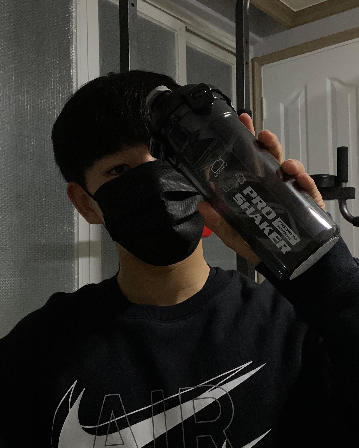  “#협찬 • • • • • 실용적인 디자인과 튼튼한 내구성으로 누구나 편리하게 사용 가능한 쉐이커 제품으로 용량도 괜찮고 잘 섞이고 흐르지도 않아 매력적인 다용도 쉐이커입니다. 문의 ➡️ @kun6man_com #쉐이커 #락앤락…”