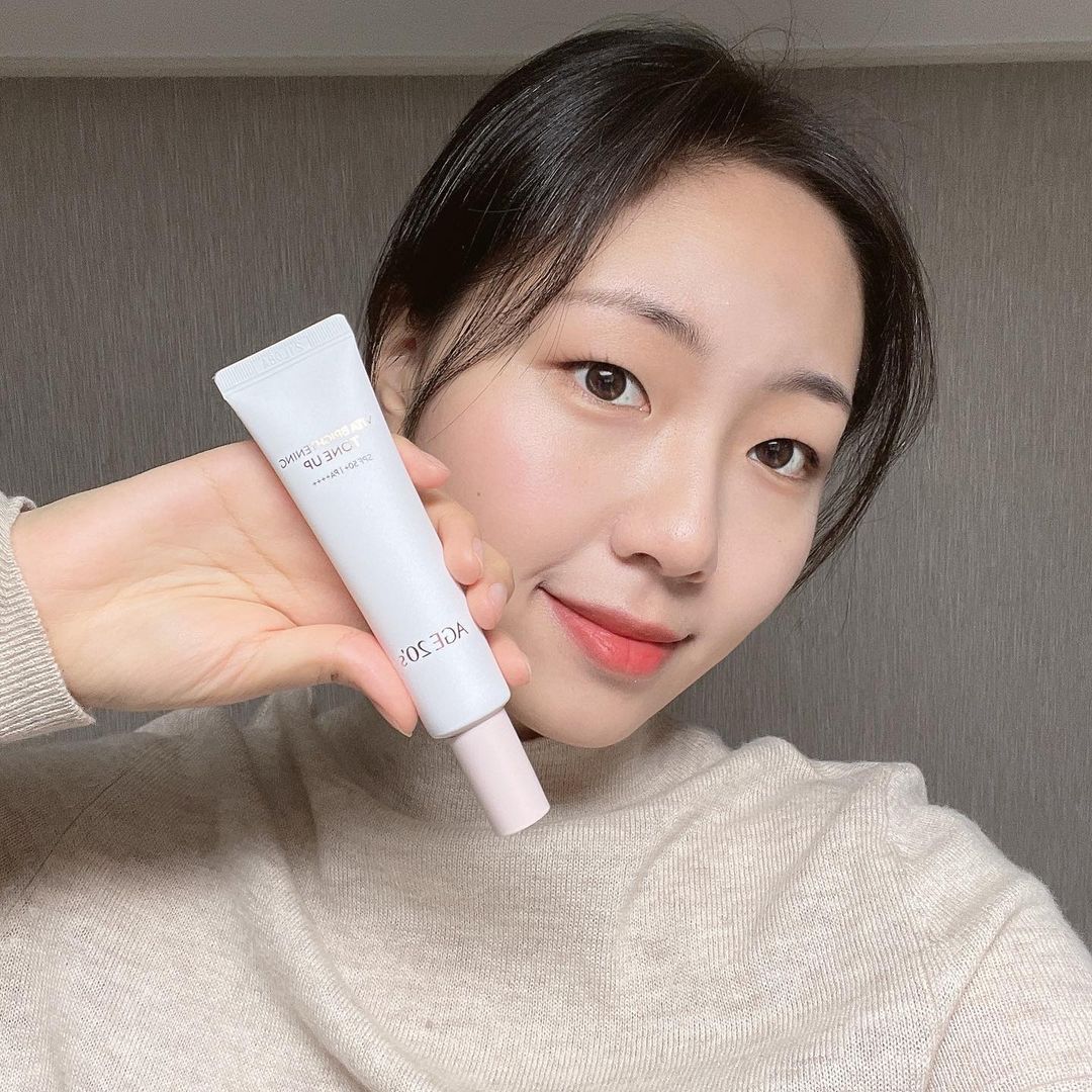 김가은 맞팔해요🥰 칼맞팔 소통💖 on Instagram: “[AGE 20's] ✨비타 브라이트닝 톤업크림✨ - 저는 톤업크림을 주로 바르고 다니는데 톤업크림은 자연스러움이 생명이잖아요!! 비타 브라이트