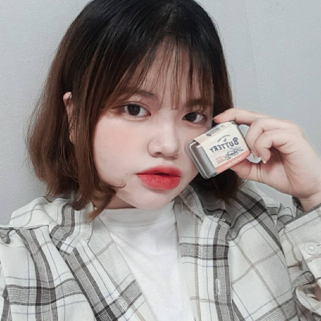 @y0000000n_ shared a photo on Instagram: “어느 날이든 부담 없이 쓸 수 있는 빈티지한 색감의 치크🧀 . . 제형이 버터 같아서 초보자인 저도 쉽게 바를 수 있었어요:) 발색도 너무너무 예뻐서 앞으로