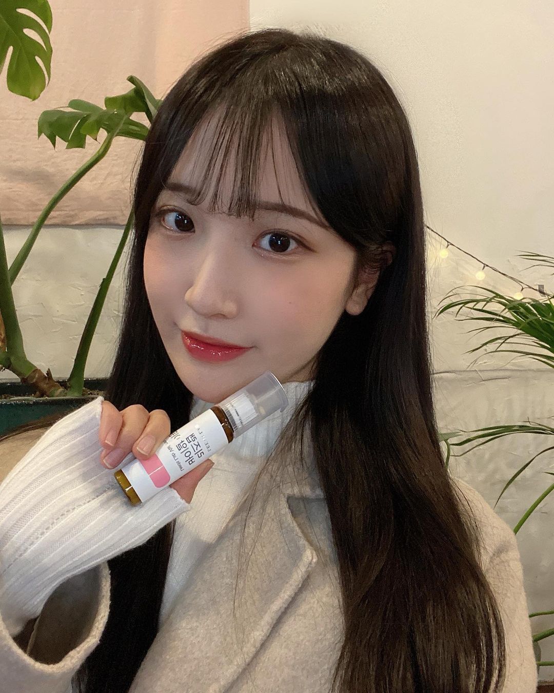 @mooniiiing on Instagram: “#협찬 하루 한 병으로 간편하게 하루 영양소를 다 채울 수 있는 바이알이뮨! 물이 없어도 마실 수 있으니 부담없이 가방이나 주머니에 쏙 들고다니면서 마실 수 있어요