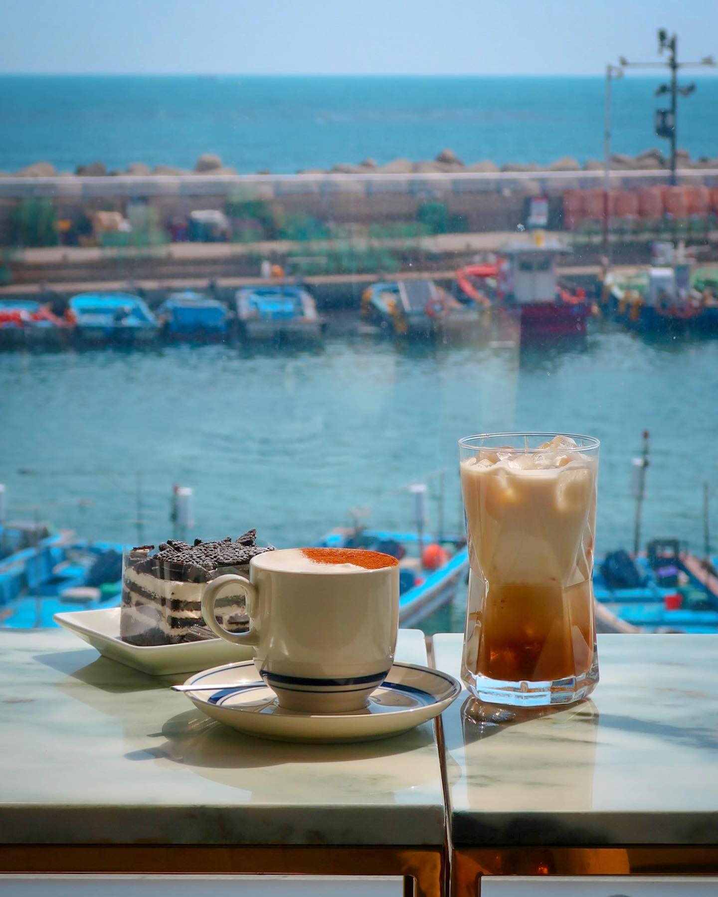바다 보이는 카페에서🌊☕️

스트레스따위 저 바다에 훌훌 털어버릴 수만 있다면.
또 조만간 찾아갈게✨💕

#청사포카페
#샌디블루

.
