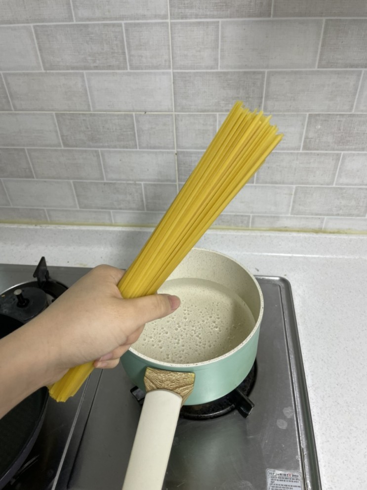 해물..파스타 라는 것을 만들어 보았습니다.