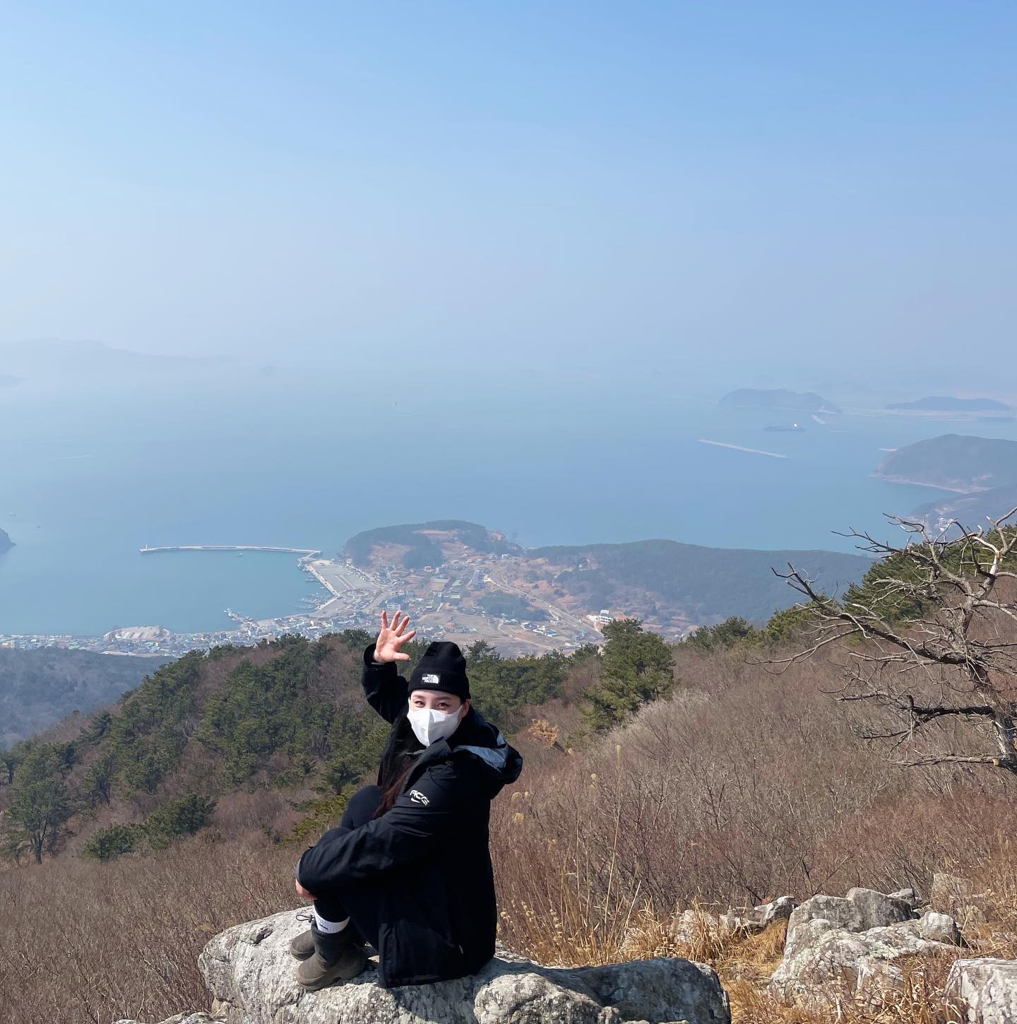 .
등산했는데 바다가 나왔다구(๑˃̵ᴗ˂̵)و ♡
굴파전 굴라면은 네비에 안나오는 찐맛집!
.
.
.
.
.
.
.
#연대봉