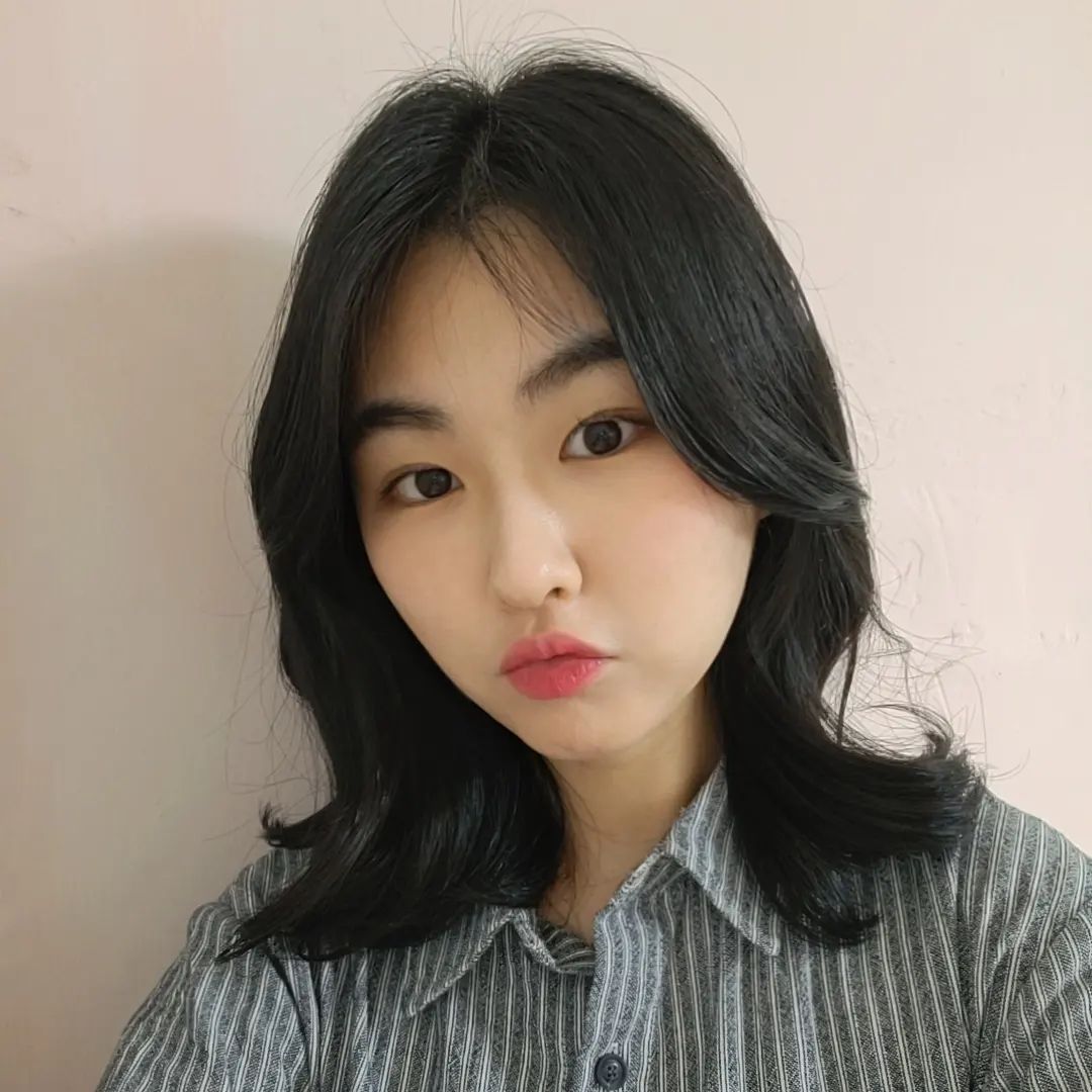 #협찬 #살롱예움

기분 전환겸 방치하고 있었던 헤어스타일 살리러 간 살롱예움🤍

지난 7월 단발로 자르고 그냥 기는대로 냅뒀더니
맨 뒷장 사진처럼 정말 정직하게 길기만한 내 머리😂

다시 단발로 자를까했지만
규리실장님(yeum__k ) 덕에 단발병 퇴치하고
#빌드펌 으로 죽은 볼륨 살리기 성공🙆🏻‍♀️

제일 맘에드는건 묶어도 너무 예쁘게 떨어지는 옆머리랑
머리만지는거 세상 못하는 나도
알아듣기 쉽게 스타일링 하는 법 하나하나 자세히 알려주신거👏

석촌호수, 롯데타워 뷰 보면서
열펌할때 매번 한번은 뜨겁거나 불편하다고 느꼈었는데
그런 것 하나도 없이 기분좋게 기분전환 성공🤍
⠀
⠀
⠀
#석촌역미용실 #석촌미용실 #삼전동미용실 #삼전미용실 #석촌고분역미용실 #잠실미용실 #송파미용실 #잠실머리잘하는곳 #석촌머리잘하는곳 #잠실헤어샵 #잠실헤어 #석촌헤어샵 #중단발 #긴단발 #단발병퇴치