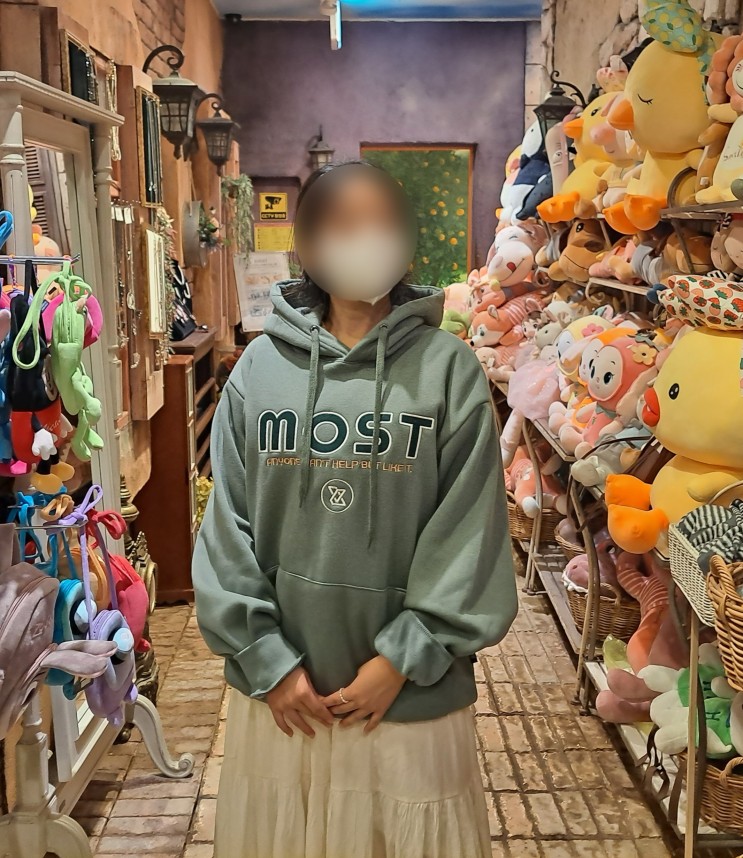 후드티 패션은 라이크더모스트에서! 카키색 후드티 코디