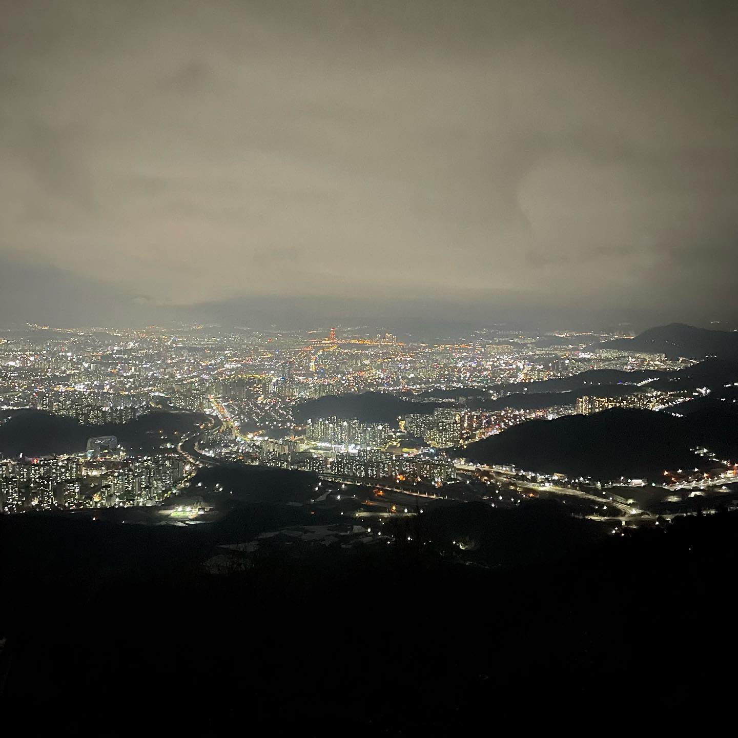 식장산,,ㅎ

#야경 #달밤체조🌙