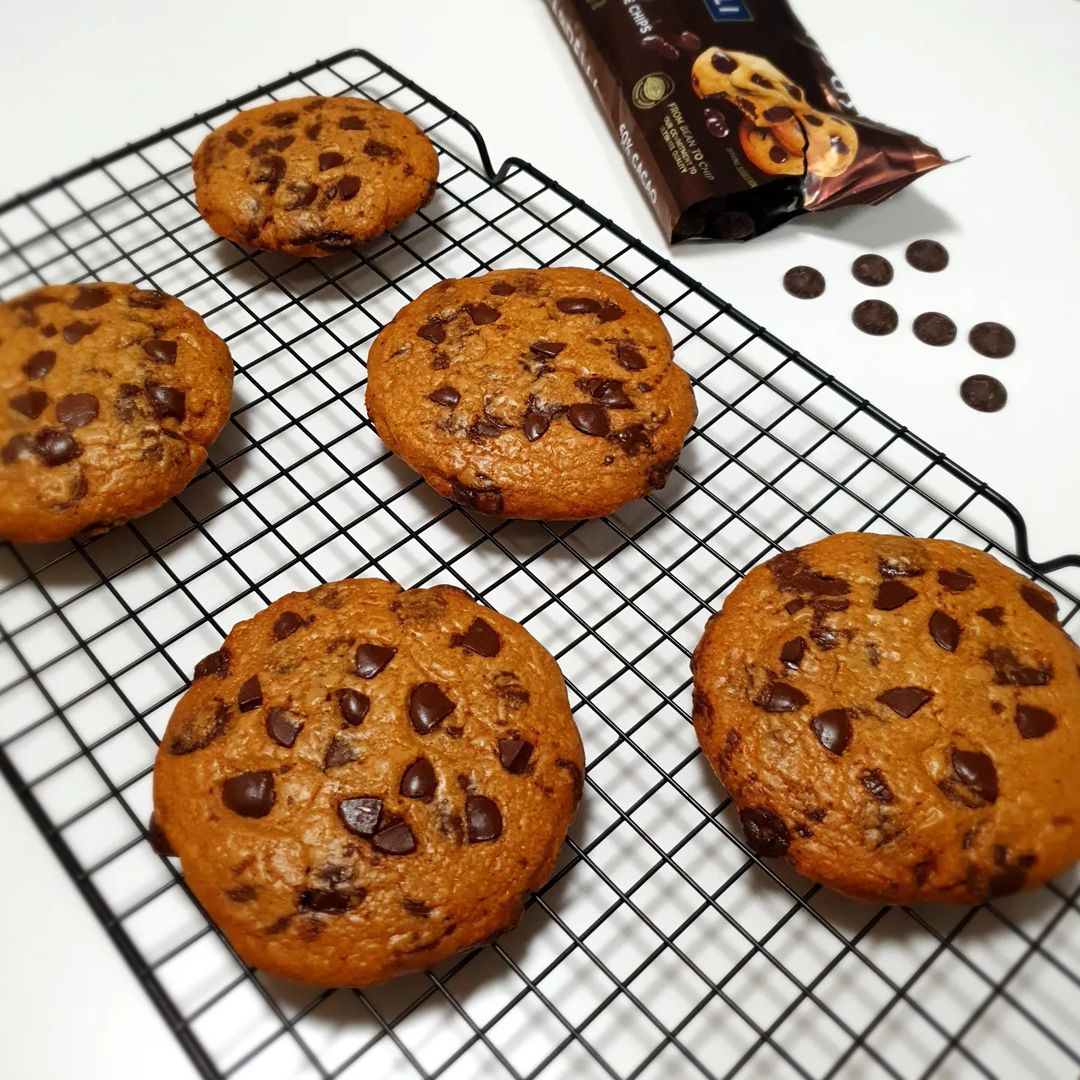 🎂홈베이킹 쪼아🎂 on Instagram: “#제품제공<🍪기라델리 초콜릿칩 쿠키 만들기> 좋은 기회로 기라델리 초콜릿칩🍫을 제공받아, 초콜릿칩의 맛을 듬뿍잔뜩 느낄 수 있는 겉바속쫀 초콜릿칩