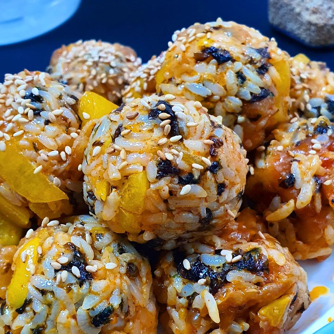 Annie Shin on Instagram: “#협찬 ✔ 한잔애 직화 무뼈닭발 와 불맛 진짜 장난아니다ㅋㅋㅋ근데 진짜 맵지만 맛있어서 완전완전 추천! 편리했던건 비닐을 뜯지 않고 그냥 돌려도 된다! 하나 선물