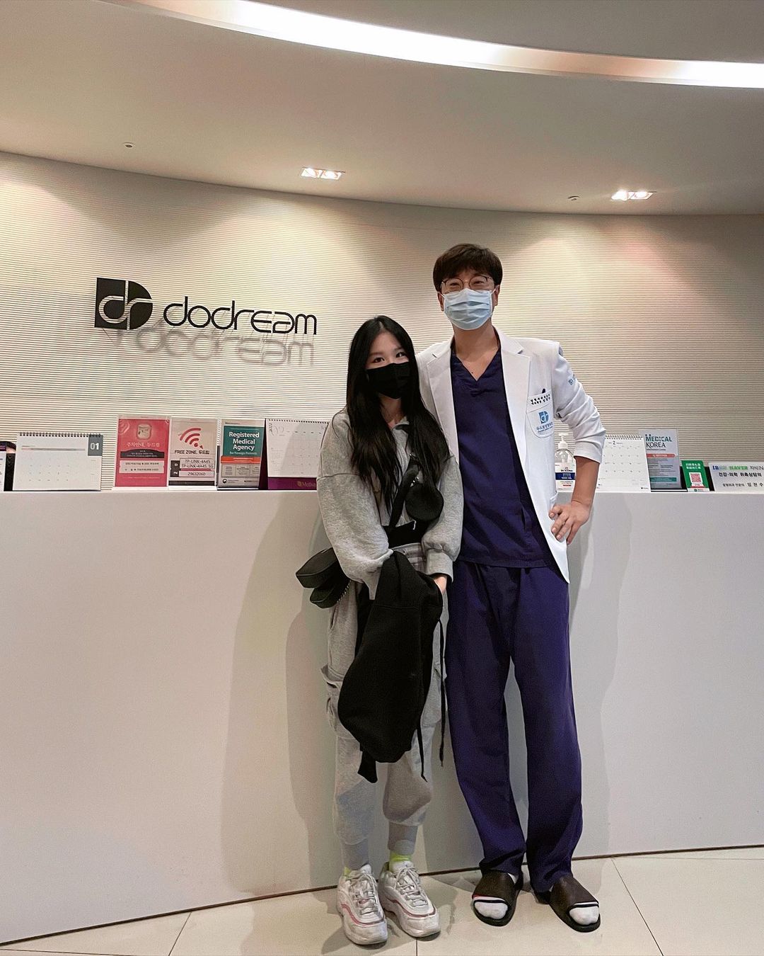 :D 에몽가 되고싶음 on Instagram: “@dodreamps 💕 두드림 성형외과에서 관리받고 왔어요~!>< 원장님 실장님 직원분들 모두 친절하게 응대해주시고 기분 짱좋았습니당 😆👏”