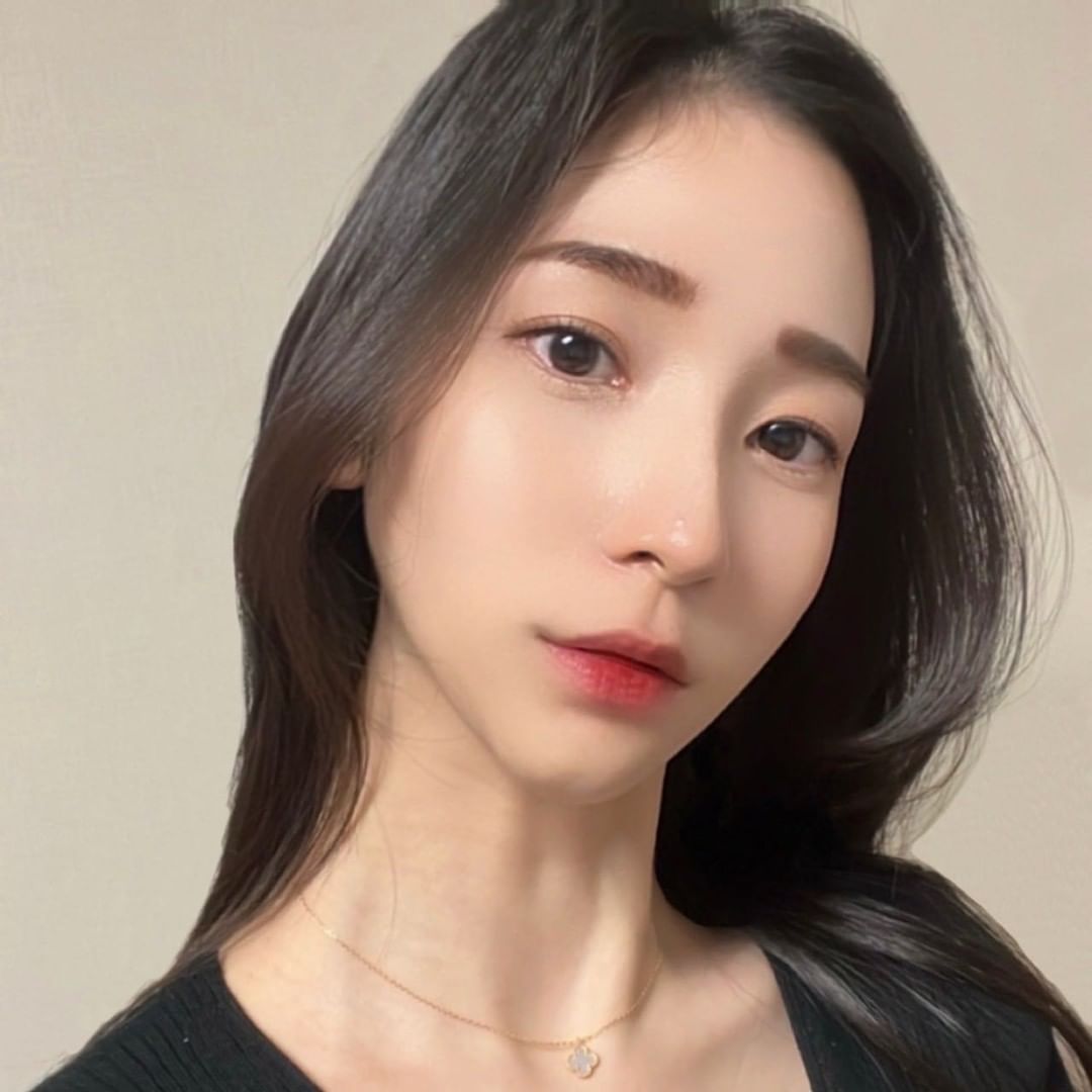 @imssoyaa on Instagram: “보정해서 다시😅”