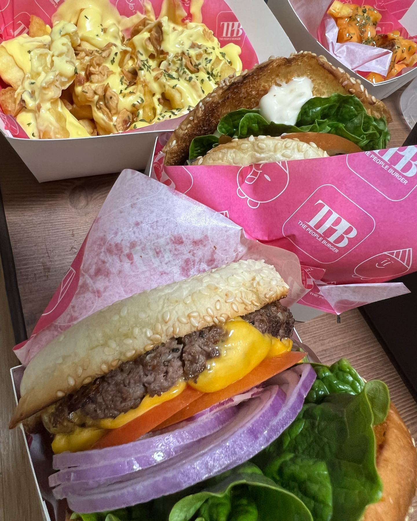✿🅲🅷🅴🅴🆁🅵🆄🅻✿⠀
우리동네 수제버거⠀
완전 든든!!⠀
쉑쉑 부럽지 않다!!⠀
매일 먹고 싶은 ㅎㅎ⠀
⠀
#수제버거 ⠀
#든든한한끼 ⠀
#쉑쉑버거 ⠀
#더피플버거 ⠀
#개맛있어
