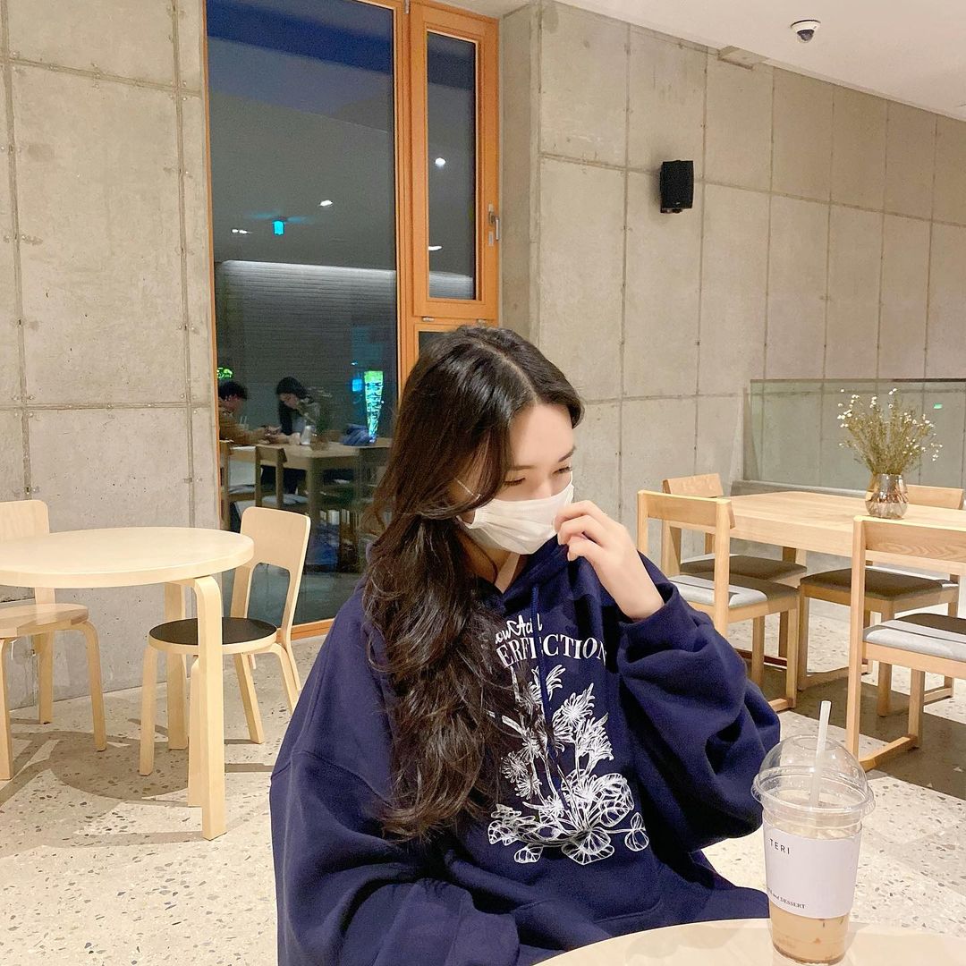예 린 on Instagram: “#협찬 이번 신상도 넘 이뿌자냐,,🤍 점점 최애 브랜드 되가는듕,,”