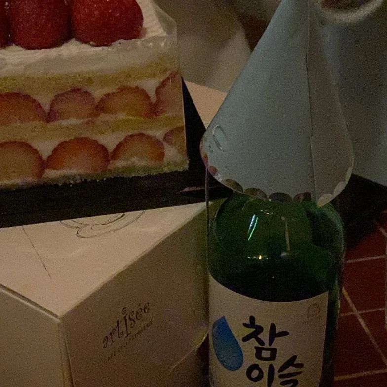#첫줄안녕 #일상 #늦은업뎃 💓
#20220401 #만우절 #나의27번째생일 🎂
생일 게시물.. 늦은 업뎃!!!... 매번 늦다 늦어ㅋ;;
올해도 어김없이 저의 생일을 축하해 주셔서 감사합니다.
항상 챙겨주고 축하해 주시고~ 모두들 증말 감동입니다!!🥰

여러모로.. 시끌벅적~ 많은 일이 있었던 올해 나의 생일!!
.
.
#생일 #happybirthday #해피벌스데이 #생일선물 #케이크 #기프티콘 #생일파티만4번 🤩
.
#대구 #96 #27 #daily #데일리 #일상그램 #생일그램 #택배릴레이 #선물스타그램 #축하해주셔서감사합니다 #라븅 #특별한4월 #행복한생일 #즐거운생일 #감사합니다 🙏