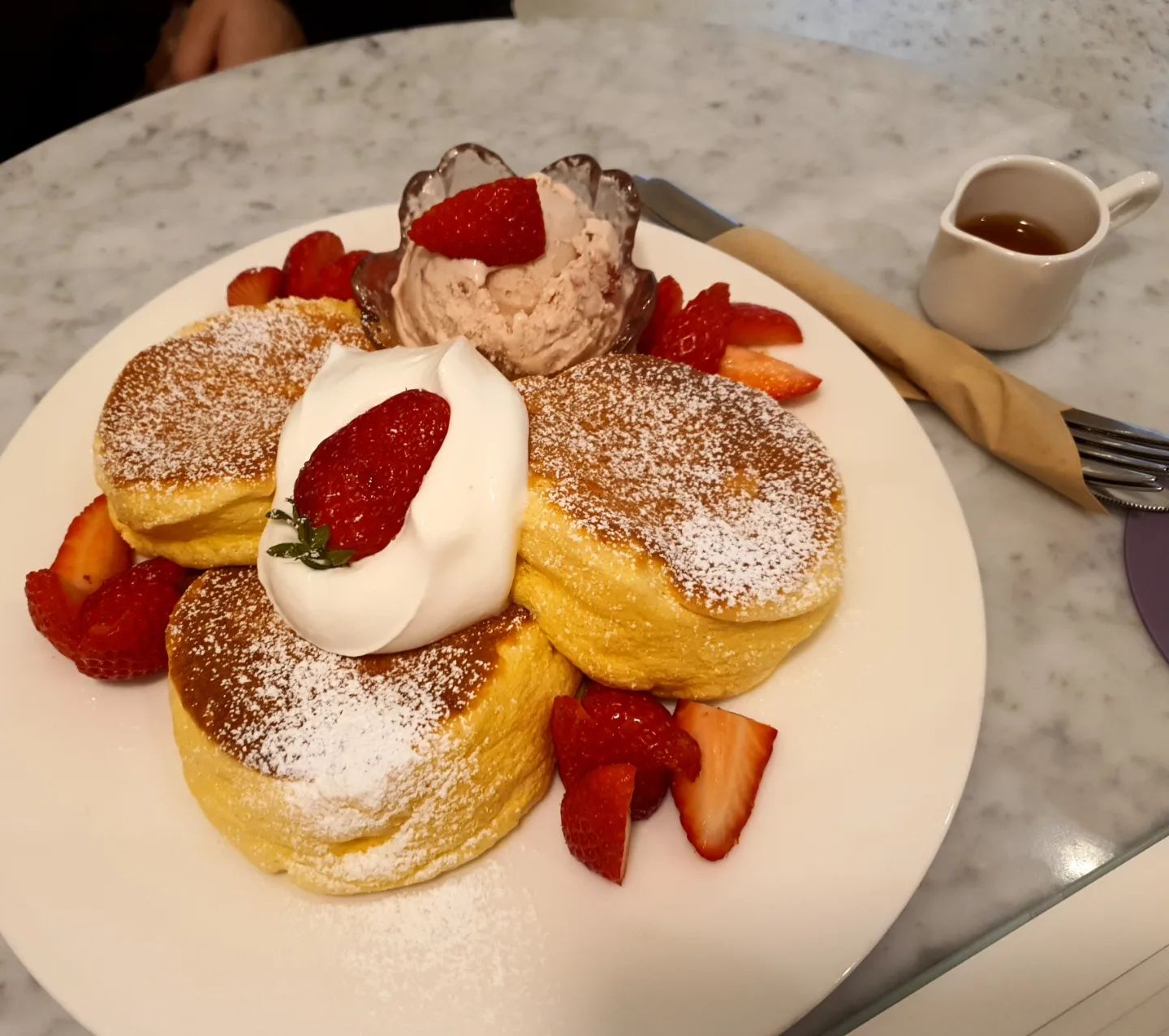 #라헬의부엌 

수플레 맛집이라해서 간곳~^^
처음먹어본 수플레~~
아주 부드러운 맛♡ 

부천 카페 맛집이었는데..
지금 찾아보니 다른 지점도 많네요 ^^ 

너무달지 않은 달콤한 맛이 땡길때는 수플레 추천♡ 

#라헬의부엌중동점#수플레맛집#디저트맛집#부천카페맛집#수플레#미식가#먹방#카페스타그램#카페추천#내돈내산#맛스타그램#먹스타그램#먹팔환영#좋아요환영#먹스타맞팔#인친환영#인친해요#선팔맞팔#선팔하면맞팔#팔로우#맛집탐방그램#맛집투어그램